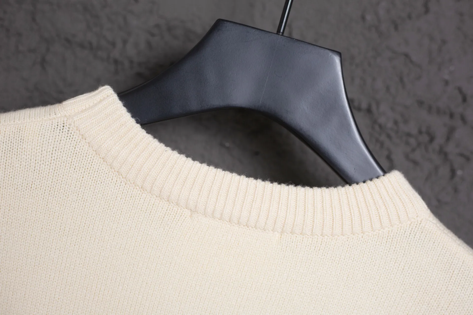 P170 AMI's new classic love chapter crew neck sweater, the highest version, supports comparison, color: apricot, size: S-XL