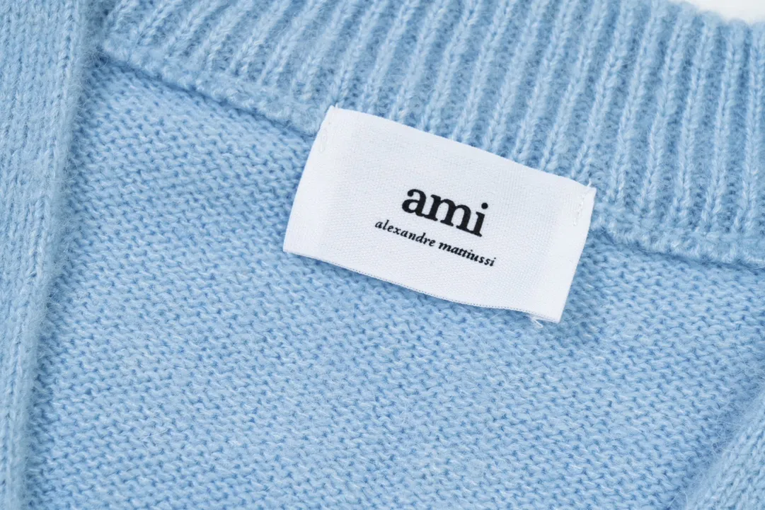P200 A066# AMI Paris 2023 new white big love towel embroidered seahorse wool cardigan wool Oversize version, same style for men and women Color: sky blue tender pink Size: S-XL