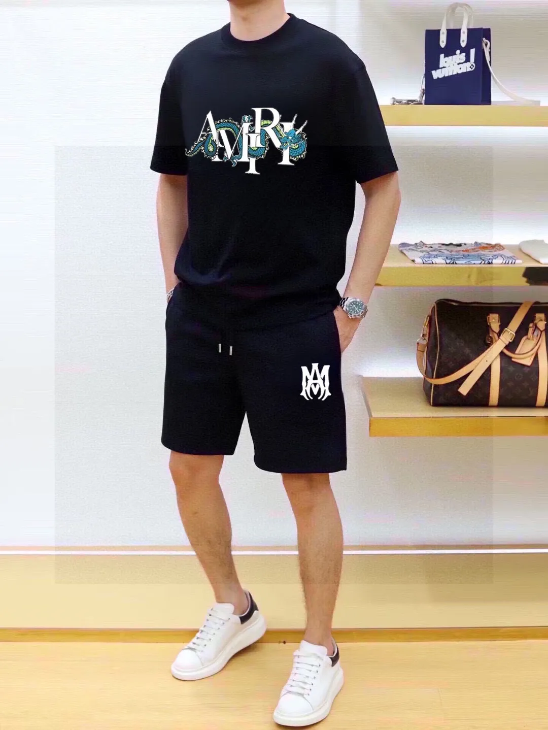 P280 Brand [AMIRI] 2025 new men’s short-sleeved shorts suit! Synchronous sales on the official website! High-end version on the market! It feels delicate and soft! Make you more comfortable to wear! The draped silhouette is awesome! Size: M-5XL (please state your height and weight when placing an order)