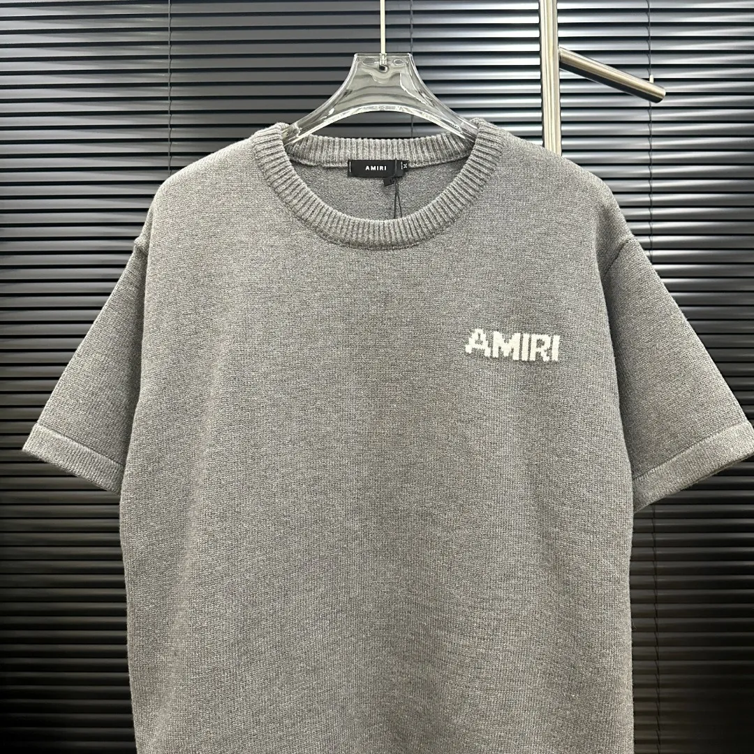 P230 Style: AMIRI foam flocking short sleeves Size: S-XXL Fabric: Wool blend Accessories: Full set of customized original accessories No gender distinction, same style for men and women