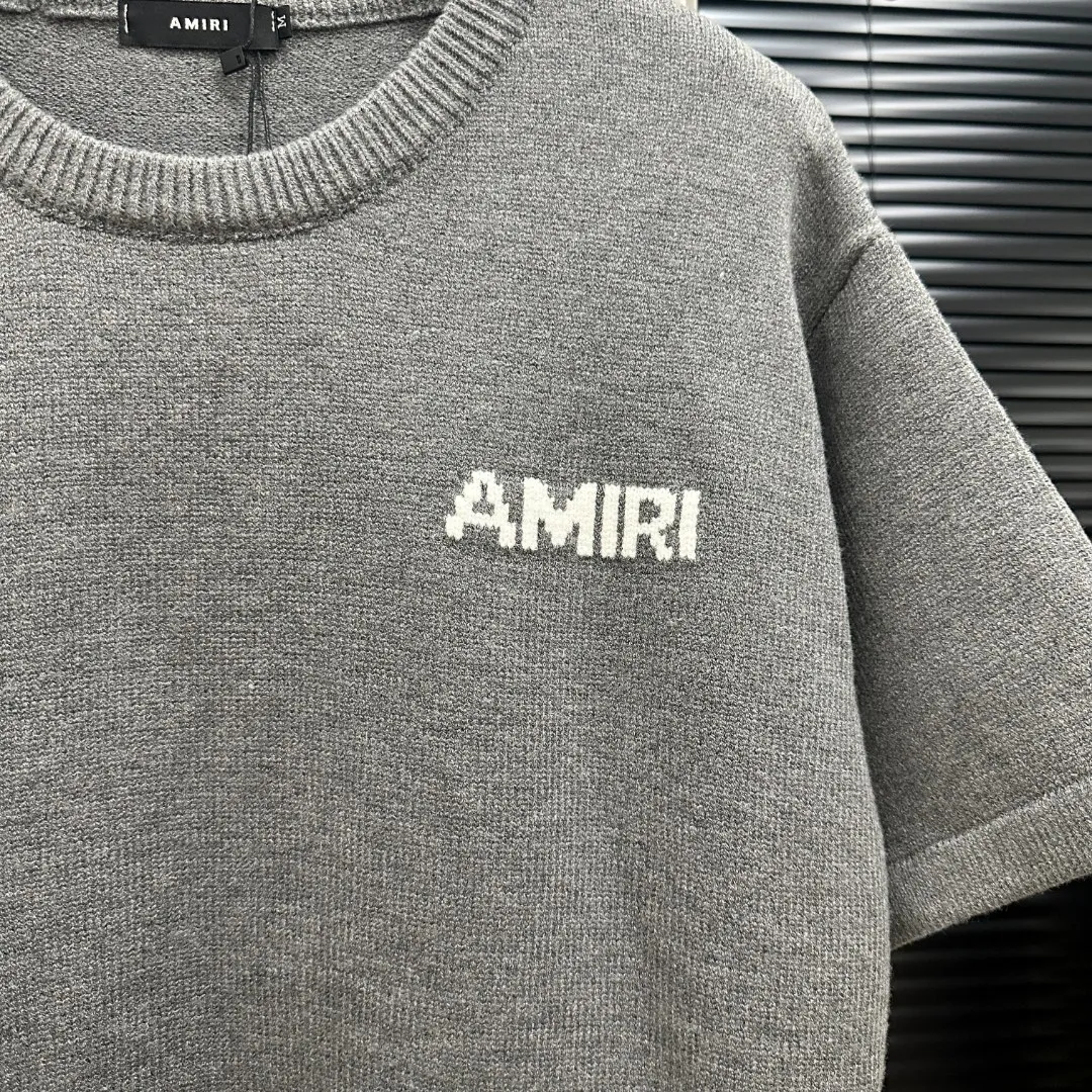 P230 Style: AMIRI foam flocking short sleeves Size: S-XXL Fabric: Wool blend Accessories: Full set of customized original accessories No gender distinction, same style for men and women