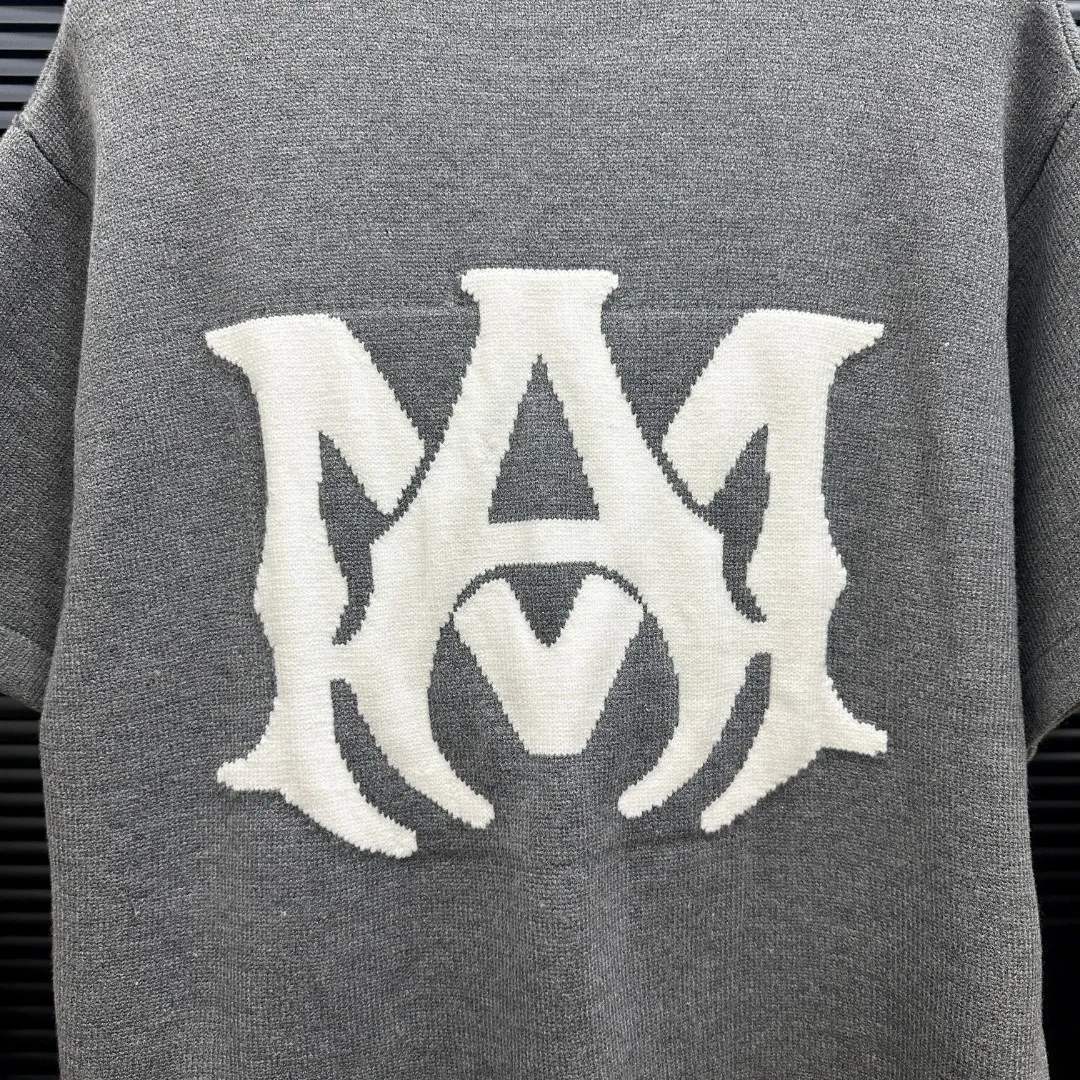 P230 Style: AMIRI foam flocking short sleeves Size: S-XXL Fabric: Wool blend Accessories: Full set of customized original accessories No gender distinction, same style for men and women