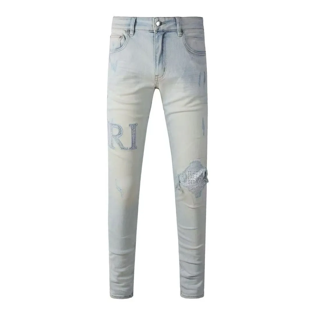 P156 model number Cc818 AMIRI white ripped high street jeans with diamonds! The transliteration of amiri is Emil, which is the name of the founder. Mike Amiri, the founder of amiri, grew up in Los Angeles, USA. He was influenced by local street culture and Punk Rock since he was a child, so he founded the amiri brand named after himself. A variety of trendy clothing meets the needs of different fashion players. Amiri clothing has novel and unique styles and is a well-known street brand in the United States. The styles and styles of many clothes are loved by many street photographers. The various clothing styles meet the dressing needs of different people, show their unique temperament, and show the trend of dressing. amiri's jeans are relatively famous. Not only do they have many styles, but the quality of their denim jackets is also very good. Many celebrities have also worn the amiri brand's denim series. The fabric is made of 100% cotton denim! High temperature setting, heavy sand washing, never fade, full of fashion! All made to order! -The colorful embroidery on the chest is so tense and the embroidery is neat! Imported machine for work! quality assurance!  -The entire garment is made with fine workmanship. Each seam is pressed using a double-needle machine. This stitching is a test of the workers' skills. If it goes astray, the entire garment will be scrapped. The hardware is custom-made, with exclusive logos, and is a one-to-one replica of the original! Original trademark! The fit is loose and slimming! Color: Picture color Size: m-2xl