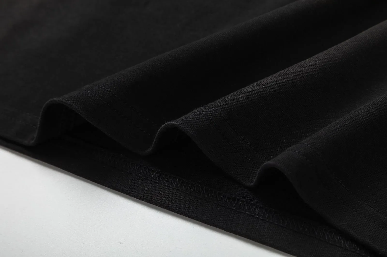 8010#P150amiri washed cracked printed logo, made of 300g fabric, color: black. Size: S M L XL