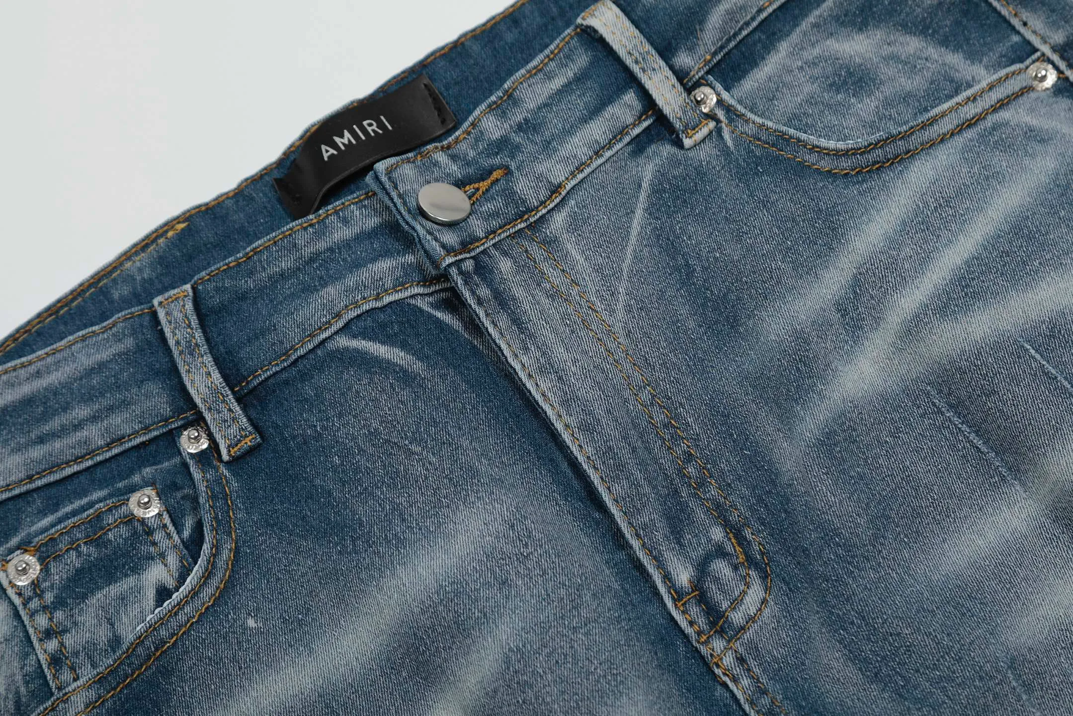 #M45 P168💰 Amiri classic embroidered patched leather distressed lettered jeans. Slim fit jeans. Produced by a major washed factory. Full of high-end. Partial destruction of the knees and patchwork design. Already used as a facade design. Leather waist nameplate. The focus of this style is not on the washing, but on the destroyed shape and version. The secret lies in the craftsmanship of the master. The cost of post-processing, grinding, cutting, etc. is far beyond the cost of assembly line products. Color: Picture color Size: 30-32-34-36