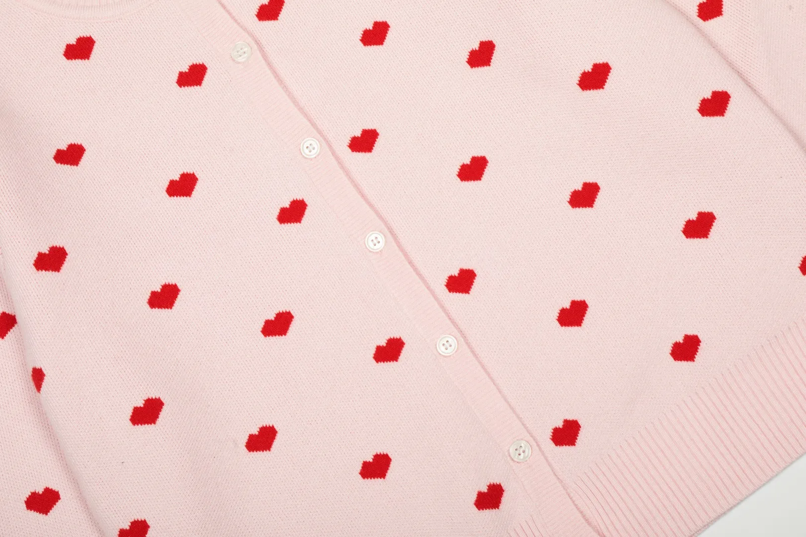 Ami/Ami's new jacquard love-printed goddess style must-have autumn and winter knitted cardigan small jacket Size: S-XL Color: White red heart Black red heart Red white heart Milky apricot purple heart Navy blue white heart Pink red heart