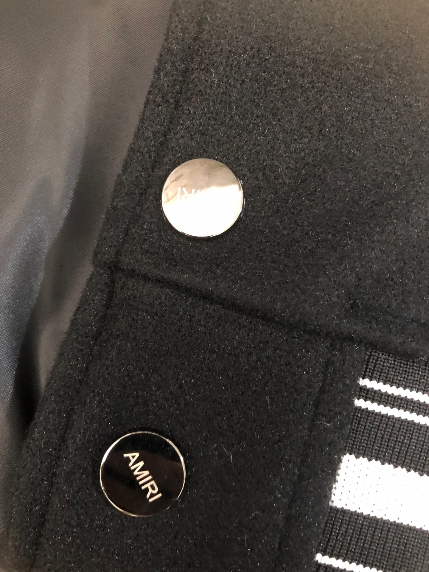 P370 AMIRI's new baseball jacket with tiger towel embroidery and thousands of needle embroideries, made of high-weight dragon and phoenix nylon fabric with pebbled leather sleeves, and heavy-duty hardware buttons restored to 1:1 Size: M L XL XXL