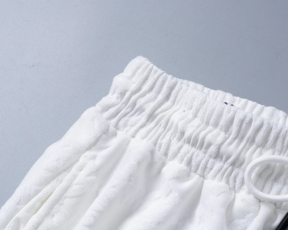 P140 Mili's 2026 spring and summer new men's casual shorts, terry jacquard fabric, stylish and handsome, comfortable fabric, rigorous workmanship, and neat wiring. Good upper body effect·size M-3XL white
