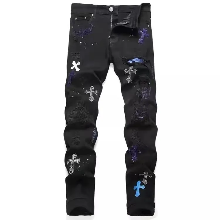 P190 amiri cross-hole patched jeans trousers amiri ripped tight stretch jeans trousers amiri hot diamonds amiri is transliterated as Emil, which is the name of the founder. mikeamiri, the founder of amiri, grew up in Los Angeles, USA. He was influenced by the local street culture RO since he was a child, so he founded the amiri brand named after himself. A variety of trendy clothing meets the needs of different fashion players. Amiri clothing has novel and unique styles and is a well-known street brand in the United States. The styles and styles of many clothes are loved by many street photographers. The various clothing styles meet the dressing needs of different people, show their unique temperament, and show the trend of dressing. amiri's jeans are relatively famous. Not only do they have many styles, but the quality of the jeans is also very good. Many celebrities have also worn amiri brand jeans. Size: M-XXL