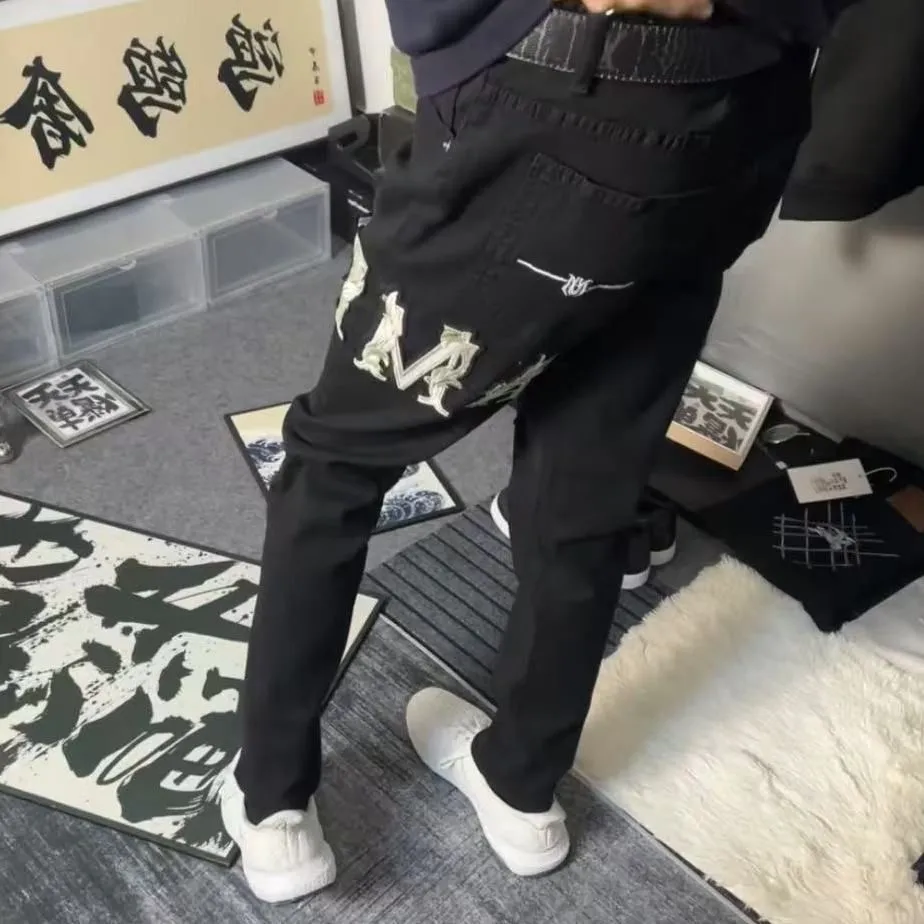 #M02 P168💰 AMIRI patch embroidery jeans trousers AMIRI high street basic ripped tight elastic jeans trousers amiri brand jeans break the production process and cutting of the original jeans, the fabrics are softer and more comfortable Hand-sewn collar label Customized logo buttons Genuine leather tag Color: black Size: 30-32-34-36