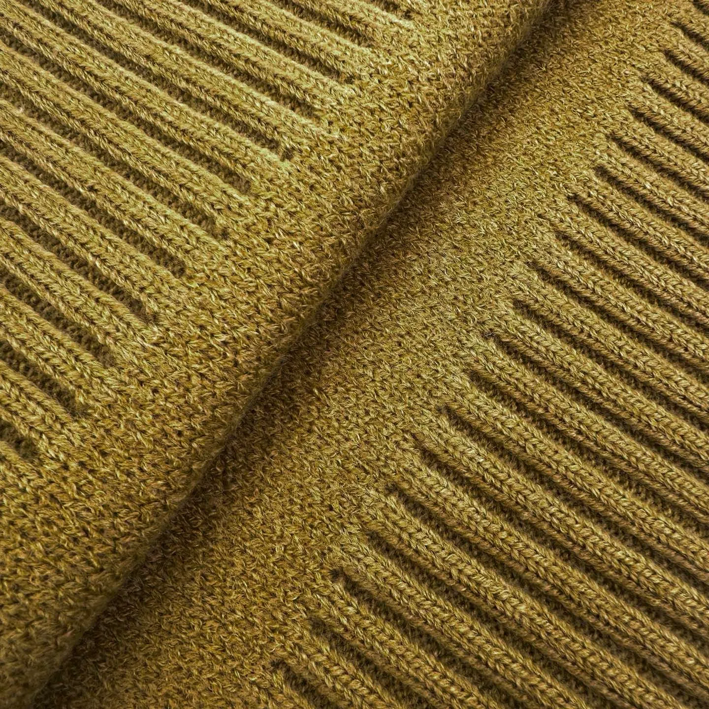 🅿️460 [Exclusive supply] Ami love jacquard crew neck sweater (yellow) The original purchase was 4,900 and developed. The fabric is made of custom-woven and dyed luxurious Merino wool. It is soft, delicate and comfortable to the skin. It uses high-grade morning mist gray as the ink. The gentle riot of grayscale aesthetics. A contrasting love heart jumps on the chest. It quietly exudes its own charming halo. The brand is fully recognizable. The elegance and casualness of French fashion is the ultimate simplification of color. It also conveys the love and persistence of life. Meet the king of extreme simplicity and deserve to be versatile. It is made of jacquard tissue imported from Germany. The arrangement and interweaving of yarns are precisely controlled and carefully interwoven on the loom. The Ami love jacquard art pattern is inlaid. The fabric is more vivid and three-dimensional. The washing water of the garment is softened and deodorized. The clothes are deeply cleaned and deodorized through professional washing equipment and specific detergents to improve the feel and appearance of the clothes. Size:S-M-L-XL