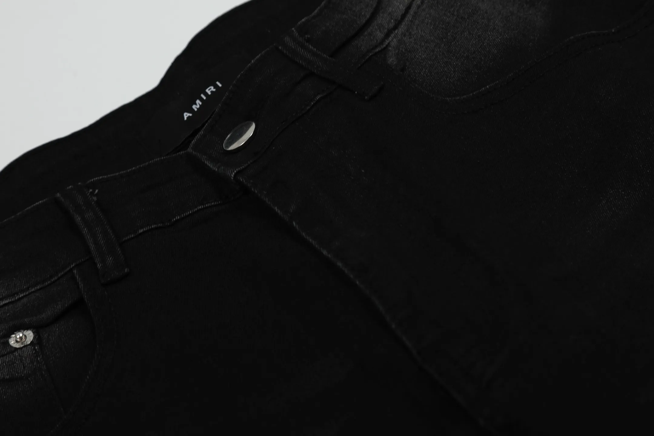 #M51 P168💰 AMIRI patch embroidery jeans trousers AMIRI high street basic ripped tight elastic jeans trousers amiri brand jeans break the production process and cutting of the original jeans, the fabrics are softer and more comfortable Hand-sewn collar label Customized logo buttons Genuine leather tag Color: Picture color Size: 30-32-34-36