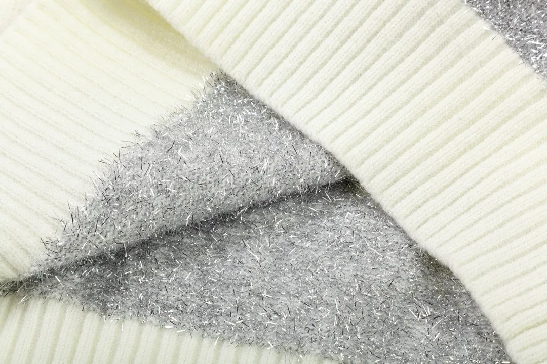 P200 A8150# [Christmas Capsule Series] AMI Paris 2024 new autumn and winter high-neck striped alpaca blend soft and waxy feel knitted crew neck sweater Oversize version for men and women Color: off-white Size: S-XL