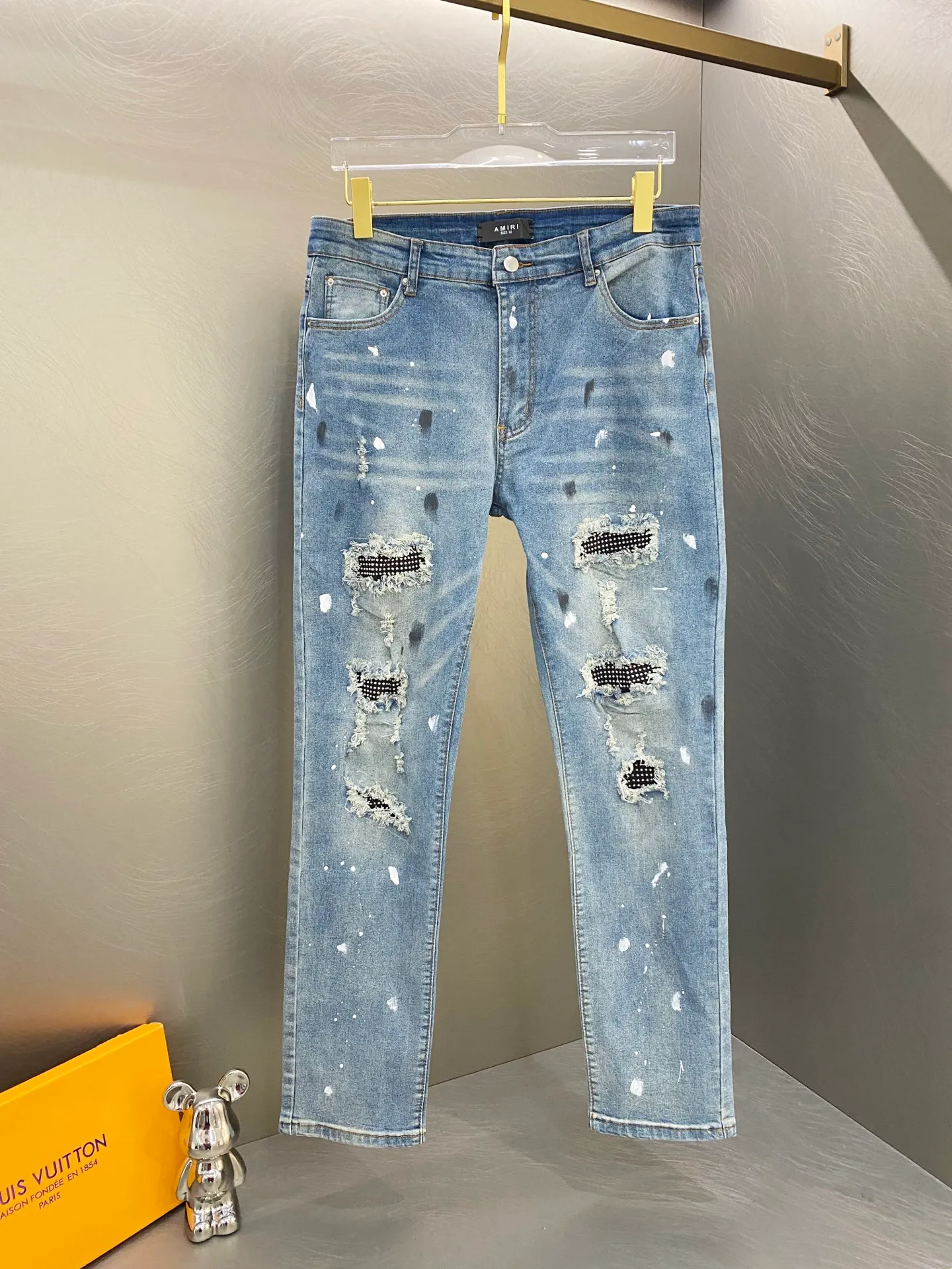 P240 Amiri ripped holes splashed with ink and hot diamonds MX1 leather denim patch jeans high street slim jeans distressed ripped holes high street slim trousers Size: 28-34 corresponding to S-XL