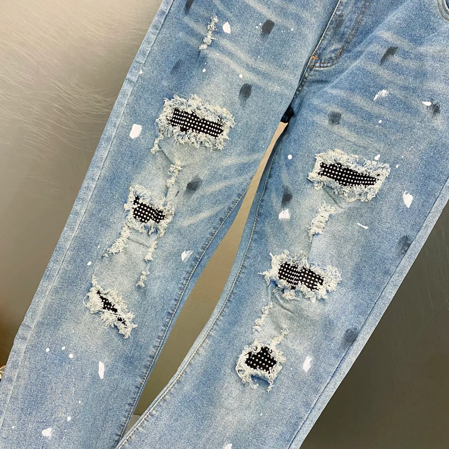 P240 Amiri ripped holes splashed with ink and hot diamonds MX1 leather denim patch jeans high street slim jeans distressed ripped holes high street slim trousers Size: 28-34 corresponding to S-XL