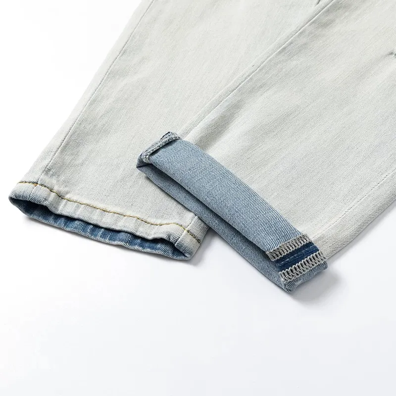 #N15 P246💰 (Top version) AMIRI hot high street jeans slim fit stretch washed knife cut trousers for men AMIRI amiri is transliterated as Emil, which is the name of the founder. Mike Amiri, the founder of amiri, grew up in Los Angeles, USA. He was influenced by local street culture and Punk Rock since he was a child, so he founded the amiri brand named after himself. A variety of trendy clothing meets the needs of different trendy players. Amiri clothing has novel and unique styles and is a well-known street brand in the United States. The styles and styles of many clothes are loved by many street photographers. The various clothing styles meet the dressing needs of different people, show their unique temperament, and show the trend of dressing. amiri's jeans are relatively famous. Not only do they have many styles, but the quality of the jeans is also very good. Many celebrities have also worn amiri brand jeans. Color: Picture color Size: 28, 30, 32, 34, 36 28 30 32 34 36 Waist 71 76 81 86 91 Qianlang 26.5 27.5 28.5 29.5 30.5 Hou Lang 37 38 39 40 41 Foot 14 14.8 15.6 16.4 17.2 Foreign Minister 100 102 104 106 107