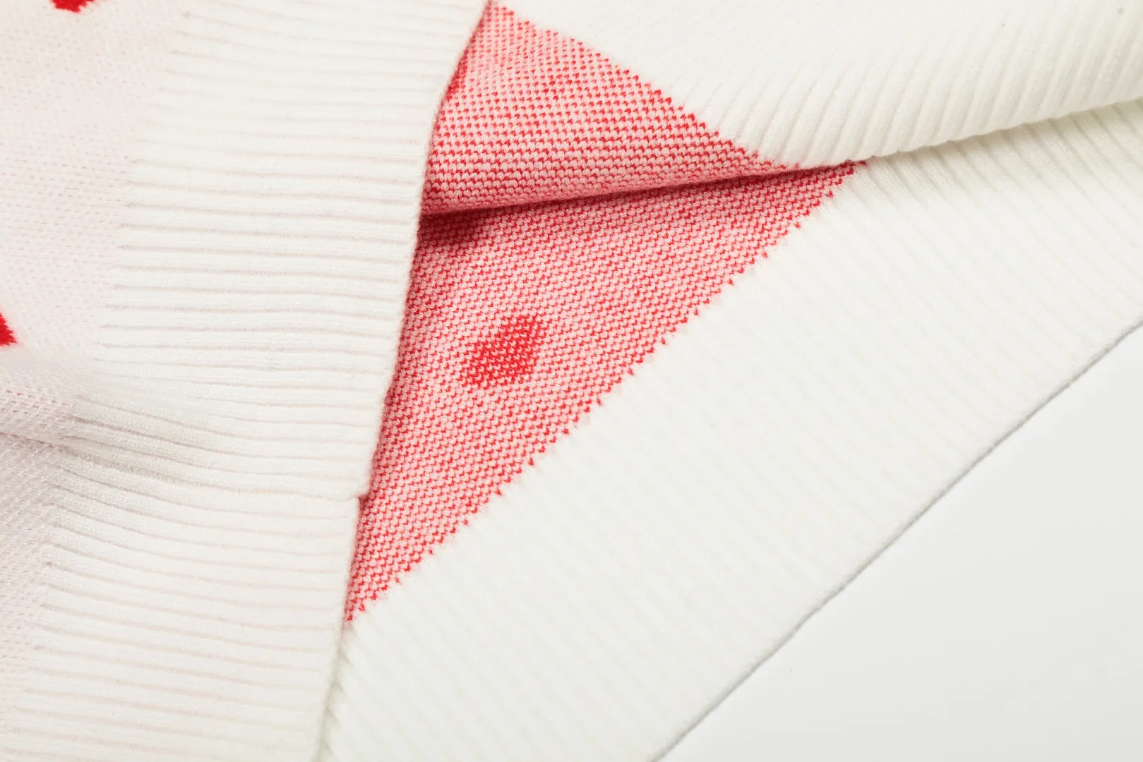 Ami/Ami's new jacquard love-printed goddess style must-have autumn and winter knitted cardigan small jacket Size: S-XL Color: White red heart Black red heart Red white heart Milky apricot purple heart Navy blue white heart Pink red heart