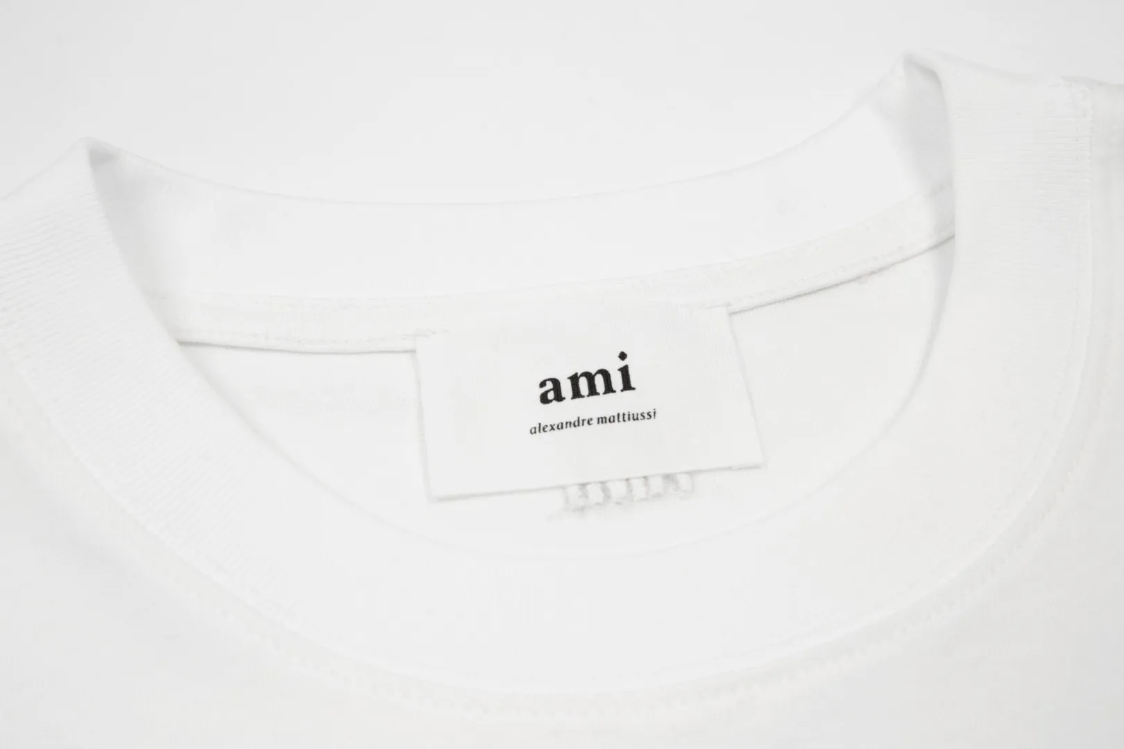 Ami Amy 2024ss autumn classic small embroidered love short sleeves ✅240G Xinjiang long-staple cotton top double yarn, shrinkage rate controlled at 2%, export-grade solid color quality, truly not easy to deform, shrink, and not fade ✅The maximum size can be worn 230 pounds, no pressure to export to Europe and the United States, sizes S-XL Color: 7 colors, white, black, gray, blue, navy, dark green, coffee