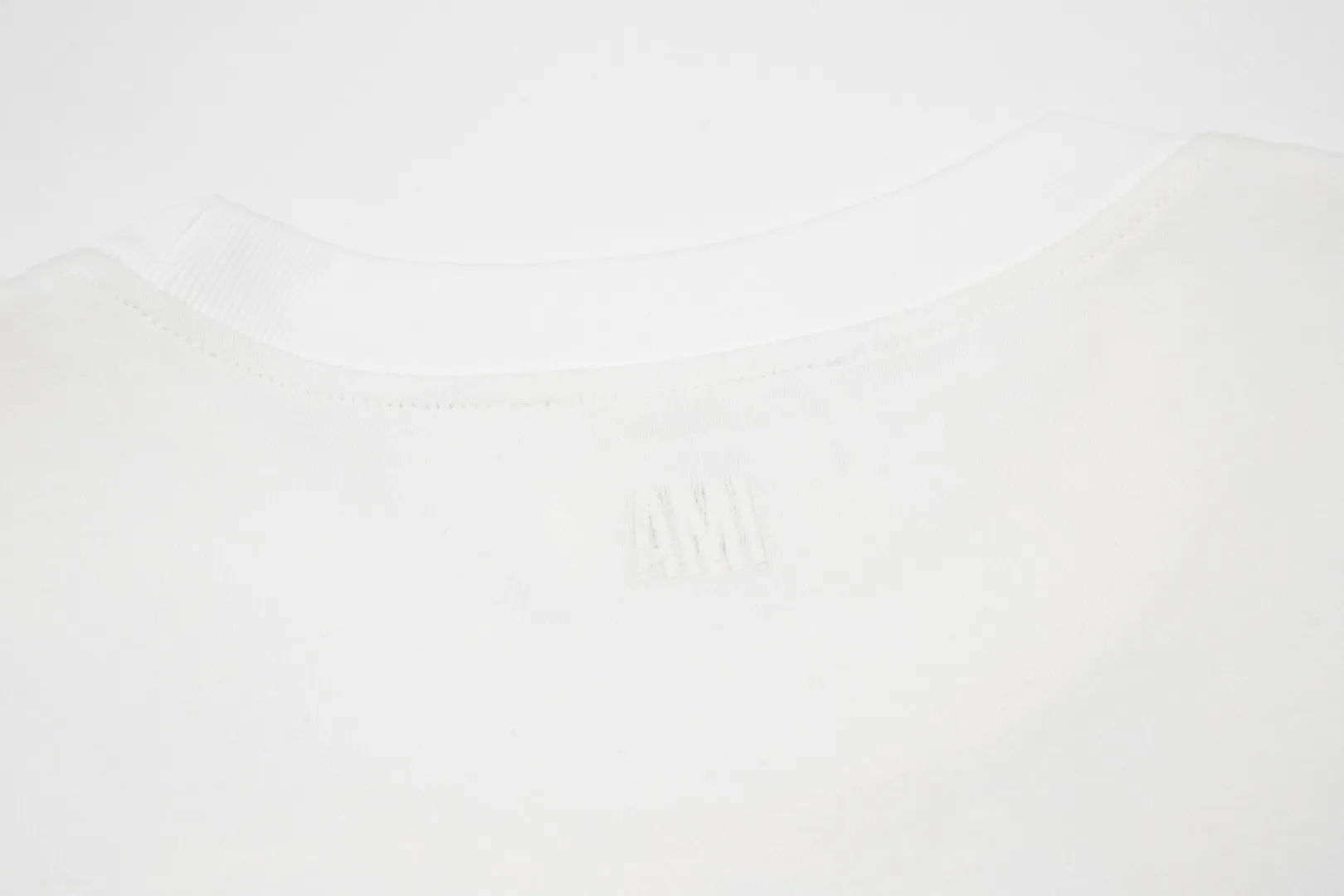 Ami Amy 2024ss autumn classic small embroidered love short sleeves ✅240G Xinjiang long-staple cotton top double yarn, shrinkage rate controlled at 2%, export-grade solid color quality, truly not easy to deform, shrink, and not fade ✅The maximum size can be worn 230 pounds, no pressure to export to Europe and the United States, sizes S-XL Color: 7 colors, white, black, gray, blue, navy, dark green, coffee