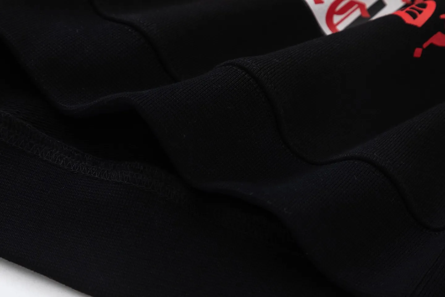 7042#P240 [WESLANG co-branded] AMIRI 2022 autumn and winter new men's clothing series cotton printed sweatshirt. Color: black. Size: S M L XL