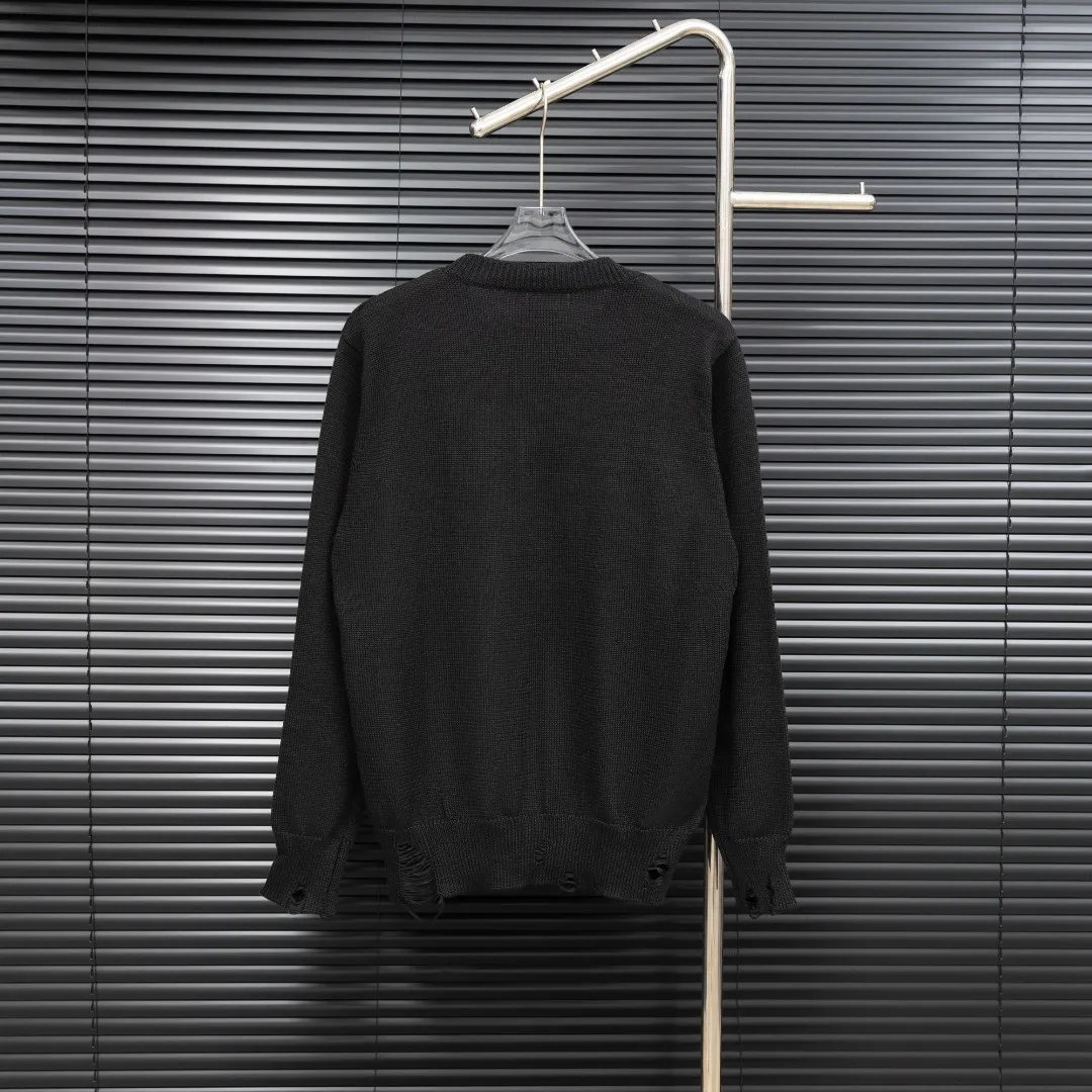 P290 Style: AMIRI distressed knitted long-sleeved sweater Size: S-XXL Fabric: Wool blend Accessories: Full set of customized original accessories No gender distinction, same style for men and women