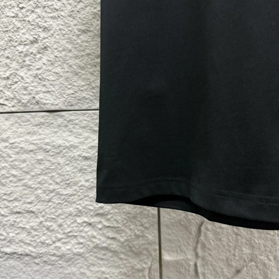 🅿️180 Ami* 2025 spring and summer new short-sleeved T-shirt, simple and classic embroidery with big love details, customized double yarn plain cotton fabric, same style for men and women. Color: black white Angora red Size: S (90-130 catties) M (120-150 catties) L (140-165 catties) XL (160-180 catties) XXL (180-210 pounds)