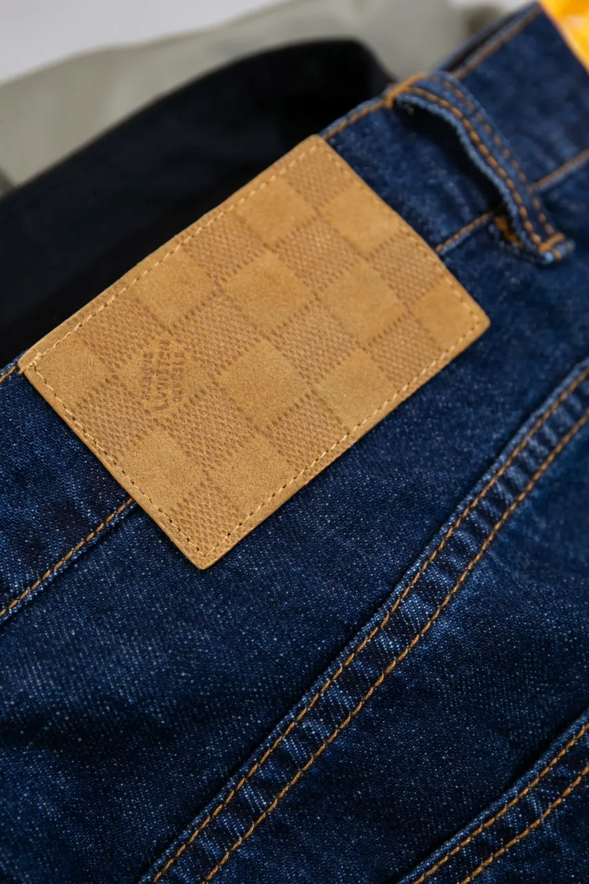 Size chart More details LV 2024 FW new autumn and winter style Cotton denim blue casual shorts Classic fit Damier nubuck label decoration at the back waist LV Ropes embroidered rope effect With brand patch logo Metal lettering studs and buttons