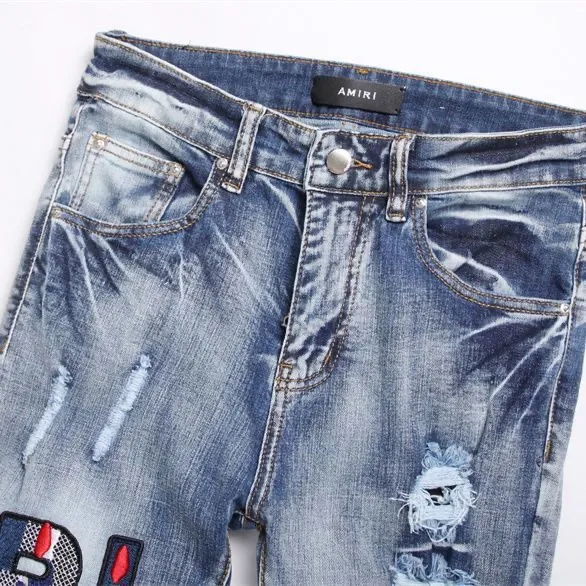 P168 💰 AMIRI patch embroidery jeans trousers AMIRI high street basic ripped tight elastic jeans trousers amiri brand jeans break the production process and cutting of the original jeans, the fabrics are softer and more comfortable Hand-sewn collar label Customized logo buttons Genuine leather tag Color: Picture color Size: 30-32-34-36