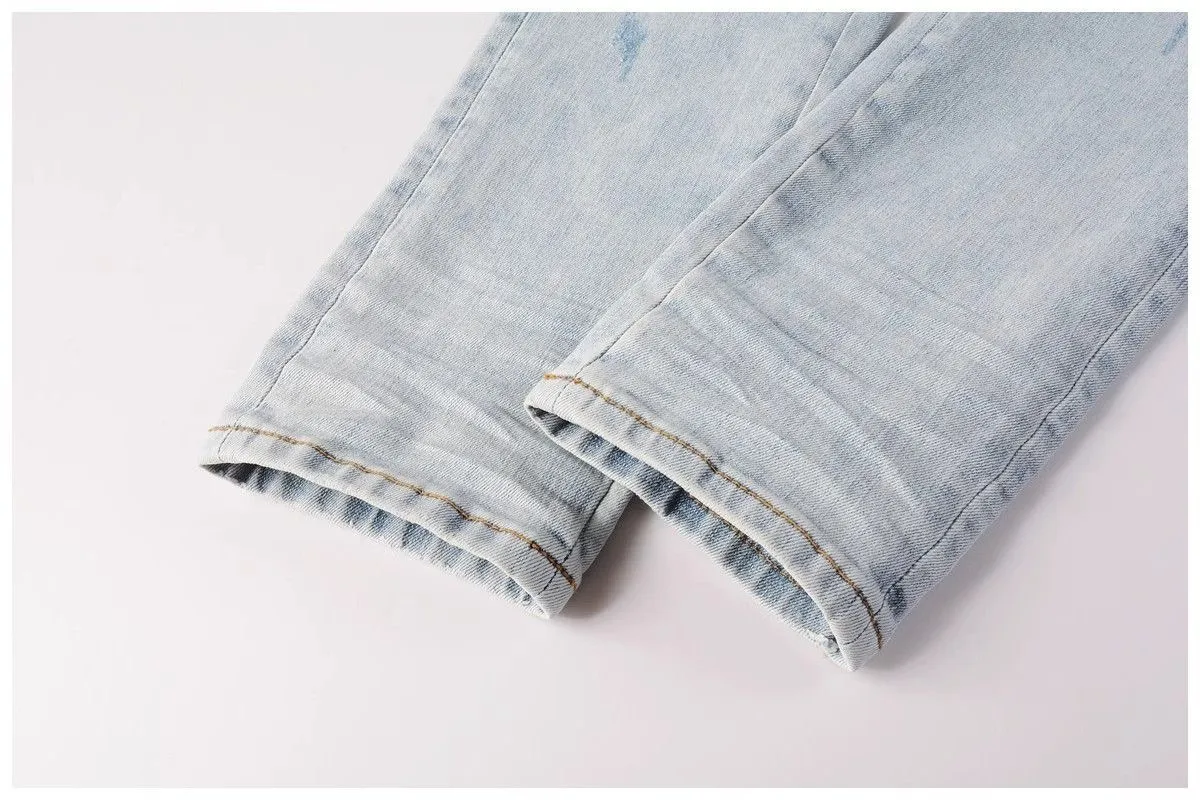 P220 💰 AMIRI patch embroidery jeans trousers AMIRI high street basic ripped tight elastic jeans trousers amiri brand jeans break the production process and cutting of the original jeans, the fabrics are softer and more comfortable Hand-sewn collar label Customized logo buttons Genuine leather tag Color: Picture color Size: 30-32-34-36