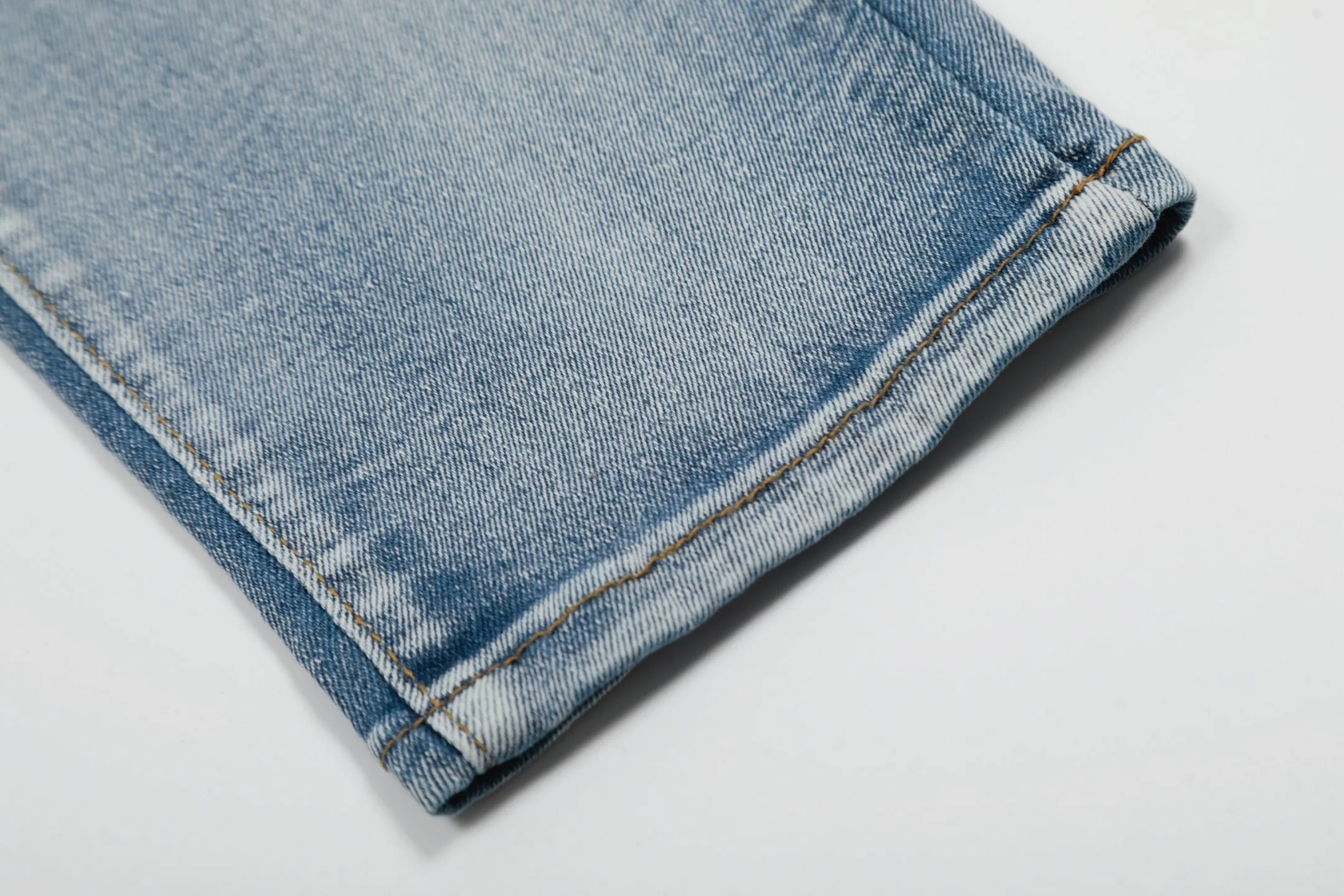 #M40 P168💰 Amiri classic embroidered patched leather ripped letter jeans, slim fit jeans, produced by a major washed factory, full of high-end feel, partially destroyed knee design with leather patch design, has been used as a facade design, leather waist nameplate, the focus of this style is not on the washing, but on the destroyed shape and version. The secret lies in the craftsmanship of the master. The cost of post-processing, grinding, cutting, etc. is far beyond the cost of assembly line products. Color: Picture color Size: 30-32-34-36