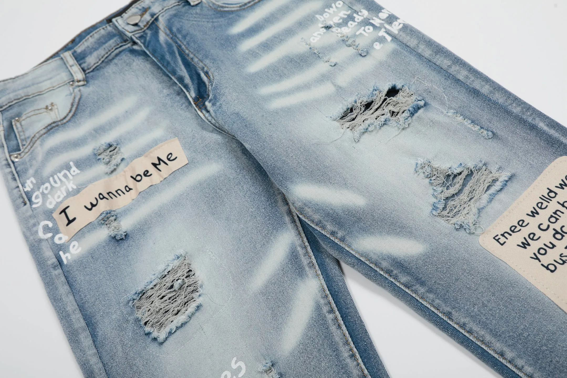 #M40 P168💰 Amiri classic embroidered patched leather ripped letter jeans, slim fit jeans, produced by a major washed factory, full of high-end feel, partially destroyed knee design with leather patch design, has been used as a facade design, leather waist nameplate, the focus of this style is not on the washing, but on the destroyed shape and version. The secret lies in the craftsmanship of the master. The cost of post-processing, grinding, cutting, etc. is far beyond the cost of assembly line products. Color: Picture color Size: 30-32-34-36