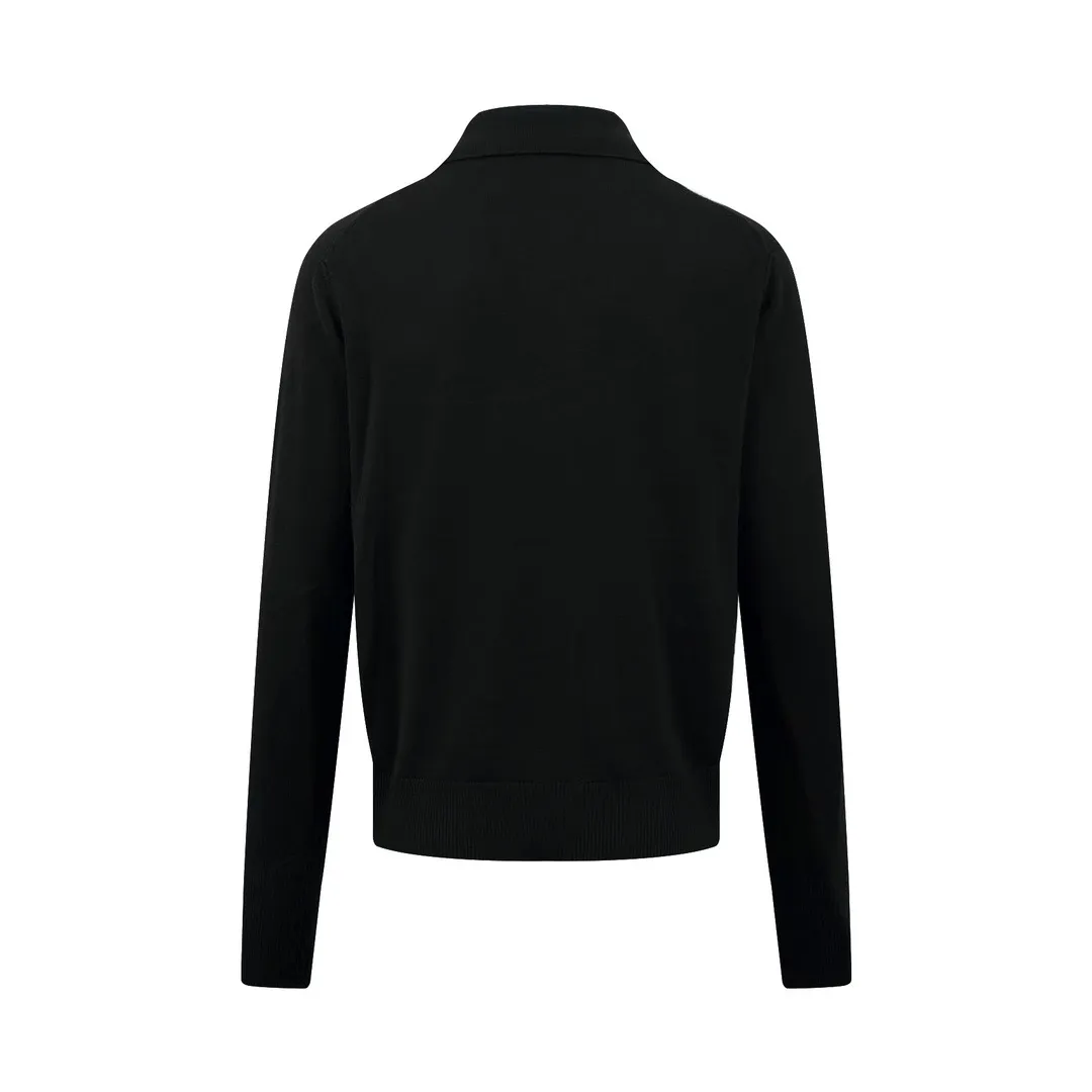 🅿️420 Ami red love embroidered knitted cardigan (black). The original purchase was 3,500 and developed. The fabric is made of custom-woven luxurious and ultra-fine merino wool. It is soft and delicate, comfortable and close to the skin. It is mainly made of deep black. A bright red heart jumps out on the chest, adding a touch of agility and playfulness. The brand is highly recognizable. The arrangement of buttons and the symmetrical beauty of the pattern create a sense of vertical extension visually. It makes the wearer's posture more straight and slender. It is the ultimate simplification of color. It also conveys the love and persistence of life. Meet the king of extreme simplicity and the well-deserved king of all-match, using imported machine embroidery technology. Using advanced computer control system and precision mechanical parts to realize Ami love embroidery work with high precision. The lines are smooth and delicate. The garments are washed with soft and deodorizing technology. Professional washing equipment and specific detergents are used to deep clean and deodorize the clothes. Improves the feel and appearance of clothing. Size:S-M-L-XL