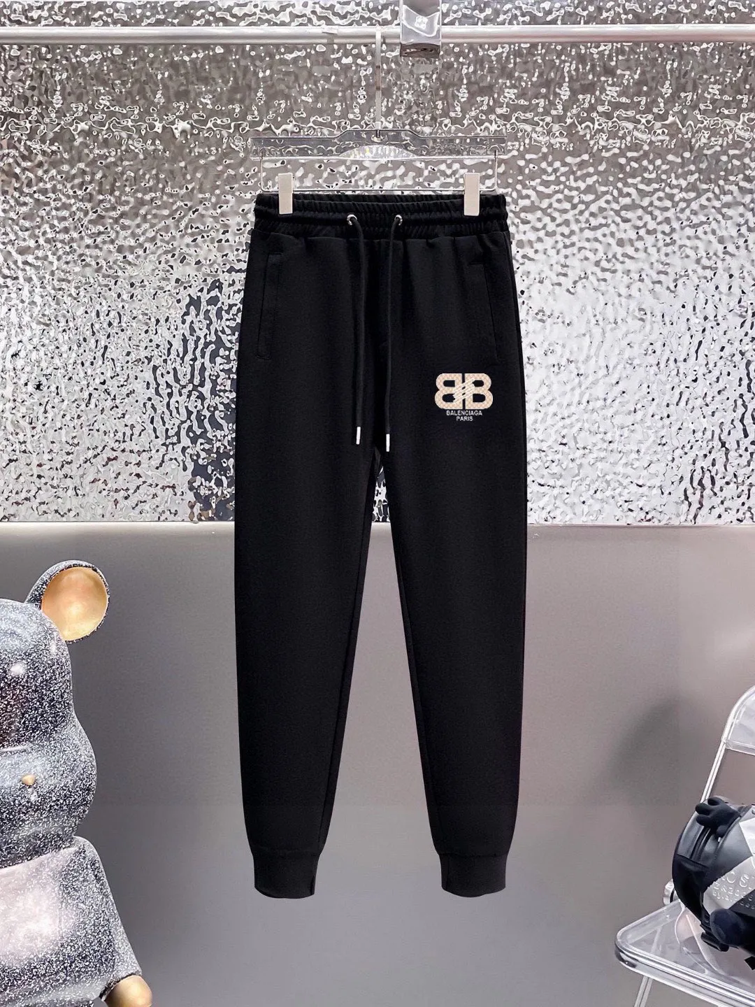 🅿️420 [BALENCIAGA] (Gospel for Fatty) hot-selling suit is coming. Focus on the original version of the official website. 2025 new hot-selling cardigan and sweatshirt suit. The original order is hard to buy🇭🇰. It is the meticulous work of top designers. It has a fitting and perfect upper body effect. All-natural high-quality Roman cotton 100%, close-fitting comfort, noble and elegant! Original hardware embodies elegance and nobility! Counter size: M-5XL (maximum wear up to 220 pounds)