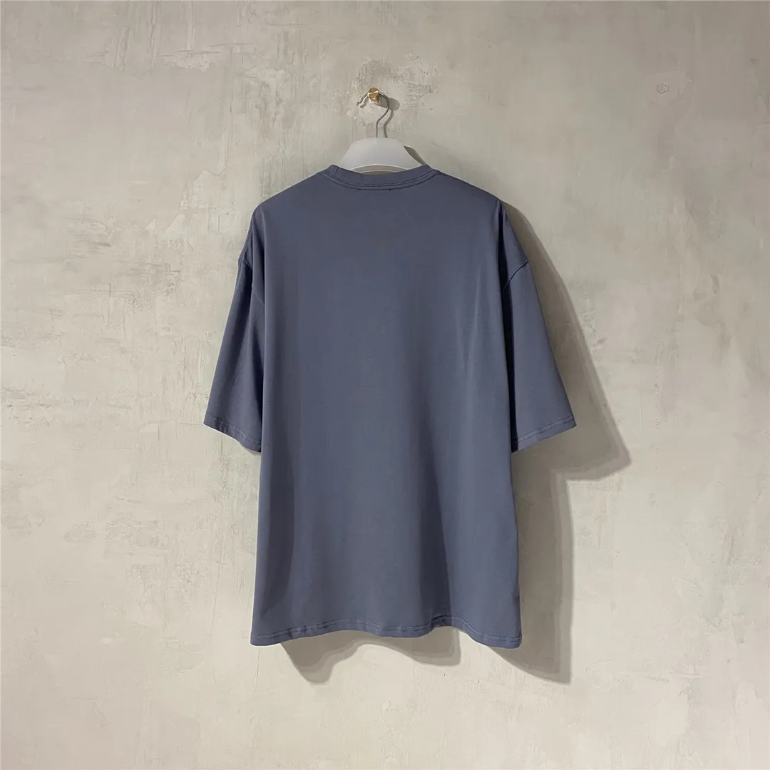 [Top version] BALENCIAGA Paris brick cabinet best-selling model Tiantuan band portrait round neck short sleeve # Original real shot tile detail picture‼ ️ Exclusive custom-woven 280g 32S double-yarn pure cotton material. The fabric is comfortable and soft. The large-area portrait pattern on the front adopts imported top anti-Kangli digital direct-injection printing technology (printing can achieve face recognition). Thread closing. Precision knitting. Double-layer fabric. Good closing effect. Hem is sewn with double stitching. OS loose version. Same style for men and women. Size: XS-L. Color: band gray. P:250.