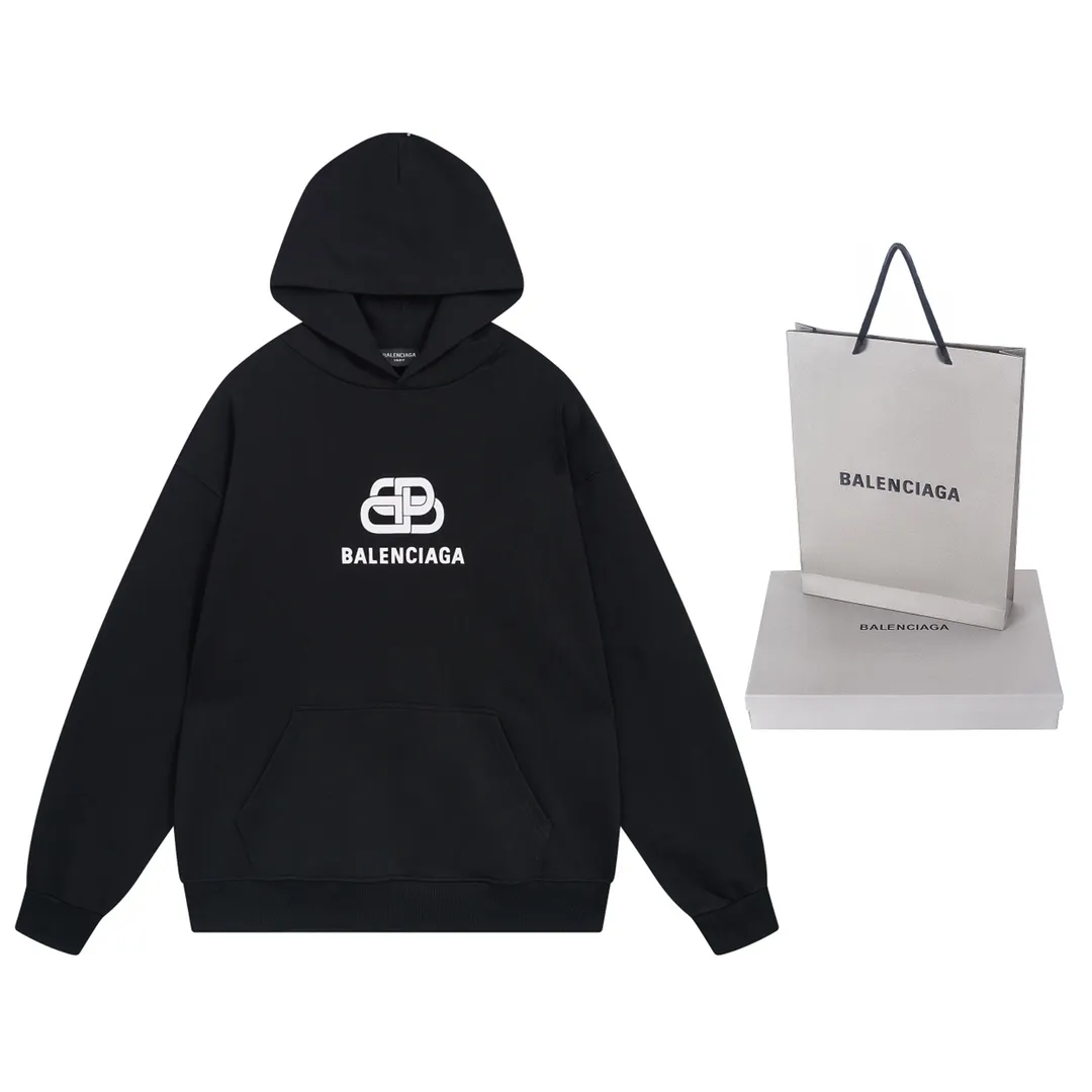 🅿️280 Detailed picture [Top version. Official website quality] BALENCI*GA/Paris. Classic style. Lock letter LOGO long-sleeved hooded sweatshirt. Brick cabinet synchronization.                       The fabric is made of Paris ZP custom-woven and dyed cotton sweatshirt. The weight is 450 grams. The cloth surface is clean. The cloth pattern is clear, soft and comfortable. The threads are dyed with no color difference. The classic pattern is printed with environmentally friendly imported materials, precision printing mesh, the letters are clear, the effect is three-dimensional, and the brick cabinet is restored. The version adopts the OS loose shoulder style. Same style for men and women Coding: BL238053 Color: black, white Size: XS S M L