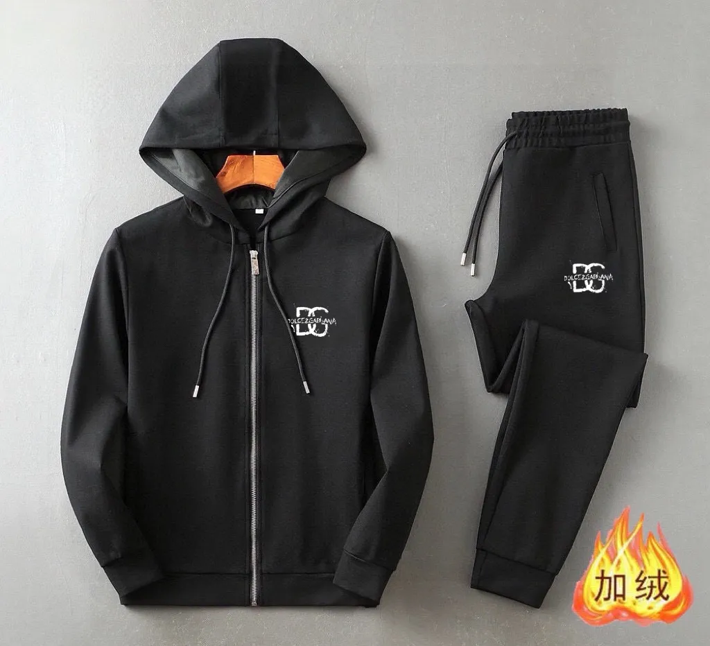 🅿️460 brand [BALENCIAGA] (velvet and thickened) 2025 autumn and winter new products, celebrities’ favorite fashion-flavored casual suits, clean and neat tailoring, full of urban style. Made of high-quality customized fabrics, the lining has excellent thermal insulation effect, feels soft and dry, and the upper body effect is crisp and stylish. The three-dimensional cutting process and the pattern are all of high standards, and the silhouette version has the right benefits! It is not tight at all, and you feel good when you put it on. So many top-quality raw materials create high-end products with unparalleled value. It is the first choice for high-end fashion people. (Size: M-4XL can wear up to 200 pounds)