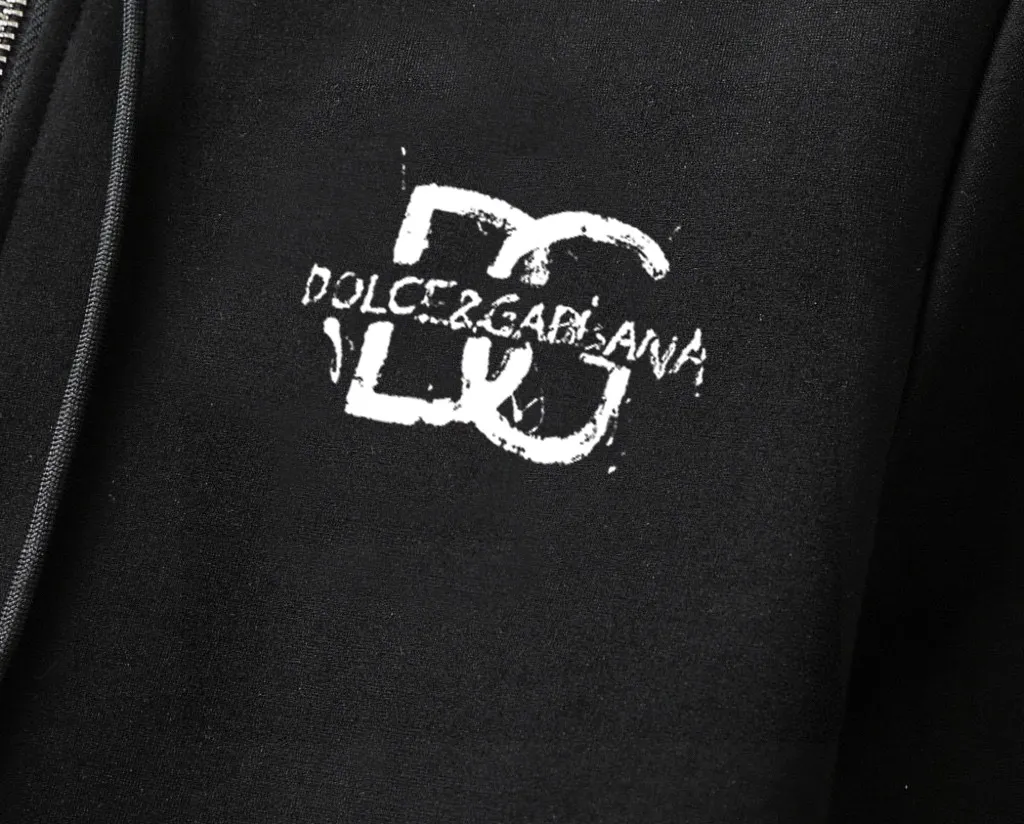 🅿️460 brand [BALENCIAGA] (velvet and thickened) 2025 autumn and winter new products, celebrities’ favorite fashion-flavored casual suits, clean and neat tailoring, full of urban style. Made of high-quality customized fabrics, the lining has excellent thermal insulation effect, feels soft and dry, and the upper body effect is crisp and stylish. The three-dimensional cutting process and the pattern are all of high standards, and the silhouette version has the right benefits! It is not tight at all, and you feel good when you put it on. So many top-quality raw materials create high-end products with unparalleled value. It is the first choice for high-end fashion people. (Size: M-4XL can wear up to 200 pounds)
