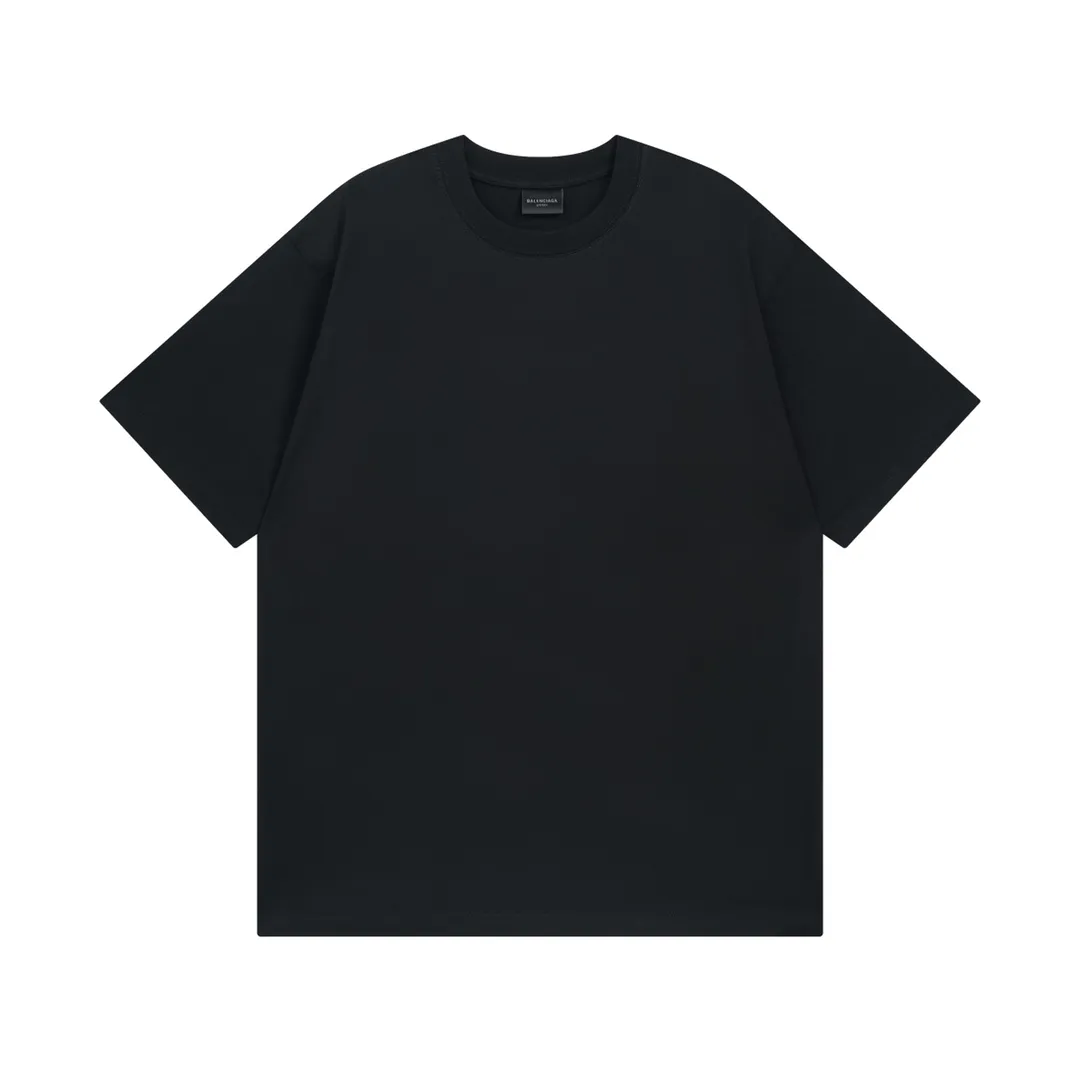 🅿️170 Detailed picture [Top version. Official website quality] BALENCI*GA/Paris BALENCI*GA# new model, classic LOGO hot-drilled short-sleeved T-shirt on the back. Brick cabinet synchronization. The fabric is made of Paris ZP custom-woven and dyed 100% cotton double yarn compact cotton. The weight is 260 grams, the cloth surface is clean. The cloth pattern is clear. Soft and comfortable. The color fastness is good. It is not easy to change color. The threads are woven and dyed with no color difference. The back hot drill uses imported drill, which has good gloss and is not easy to fall off. Jubie market makes goods based on pictures. Comparisons welcome. Restore brick cabinet. The version adopts OS loose shoulder style. Same style for men and women. Code: BL223326 Color: Black Size: XS to L