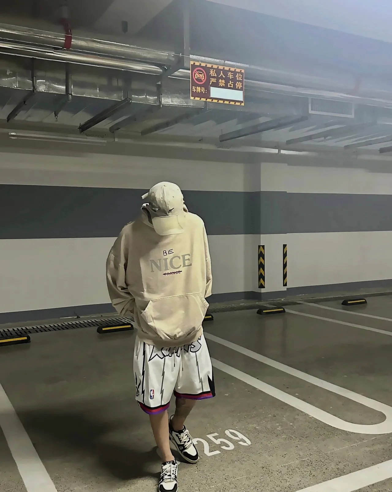 ♻️💯Reference model picture for the upper body❤️The top tested version weighs 520 grams 23FW Balenciaga BALENCIAGA NICE letters are aged and washed, loose and heavy, breaking the same style of pure cotton hooded hoodie sweatshirt for male and female couples stars. It will definitely attract attention when going out with couples style! Fashionable, relaxed and stylish, the atmosphere is instantly full! NICE printed letters have a very good meaning! The whole body adopts multiple destruction techniques, and it will definitely follow the pattern! Live broadcast artifact! The correct version has custom-woven embroidered auxiliary labels on the cuffs, which are double-sided. BALENCIAGA LOGO shows high-end temperament! Made of heavyweight 520g pure cotton fabric, 100% identical to the original! Custom woven and dyed, soft and comfortable, delicate and waxy to the touch, very comfortable on the upper body! The simple and fashionable round neck design is simple and extraordinary, and it is very eye-catching. The stitching is very smooth and delicate, with a certain degree of looseness. It is strong, stylish, washable, durable and will not deform easily after long-term wear!  Size: XS-L Color: Dark Blue Apricot P:390
