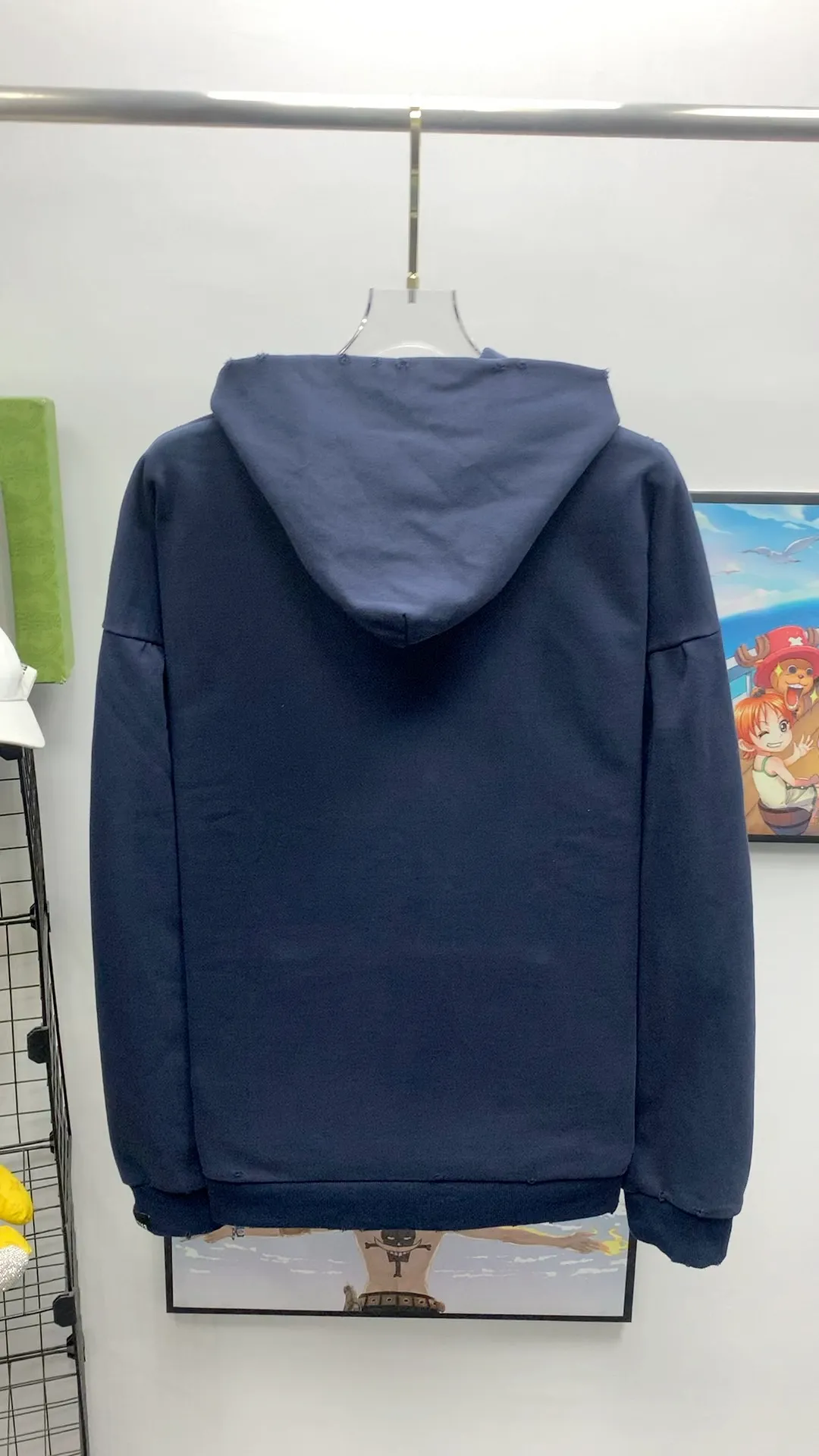 Real shot video on the back————The top tested version weighs 520g 23FW Balenciaga BALENCIAGA NICE letters are aged and washed loose and heavyweight destroys the same style of male and female couple stars pure cotton hooded hoodie sweatshirt. It will definitely attract attention when going out with couples style! Fashionable, relaxed and stylish, the atmosphere is instantly full! NICE printed letters have a very good meaning! The whole body adopts multiple destruction techniques, and it will definitely follow the pattern! Live broadcast artifact! The correct version has custom-woven embroidered auxiliary labels on the cuffs, which are double-sided. BALENCIAGA LOGO shows high-end temperament! Made of heavyweight 520g pure cotton fabric, 100% identical to the original! Custom woven and dyed, soft and comfortable, delicate and waxy to the touch, very comfortable on the upper body! The simple and fashionable round neck design is simple and extraordinary, and it is very eye-catching. The stitching is very smooth and delicate, with a certain degree of looseness. It is strong, stylish, washable, durable and will not deform easily after long-term wear!  Size: XS-L Color: Dark Blue Apricot P:390