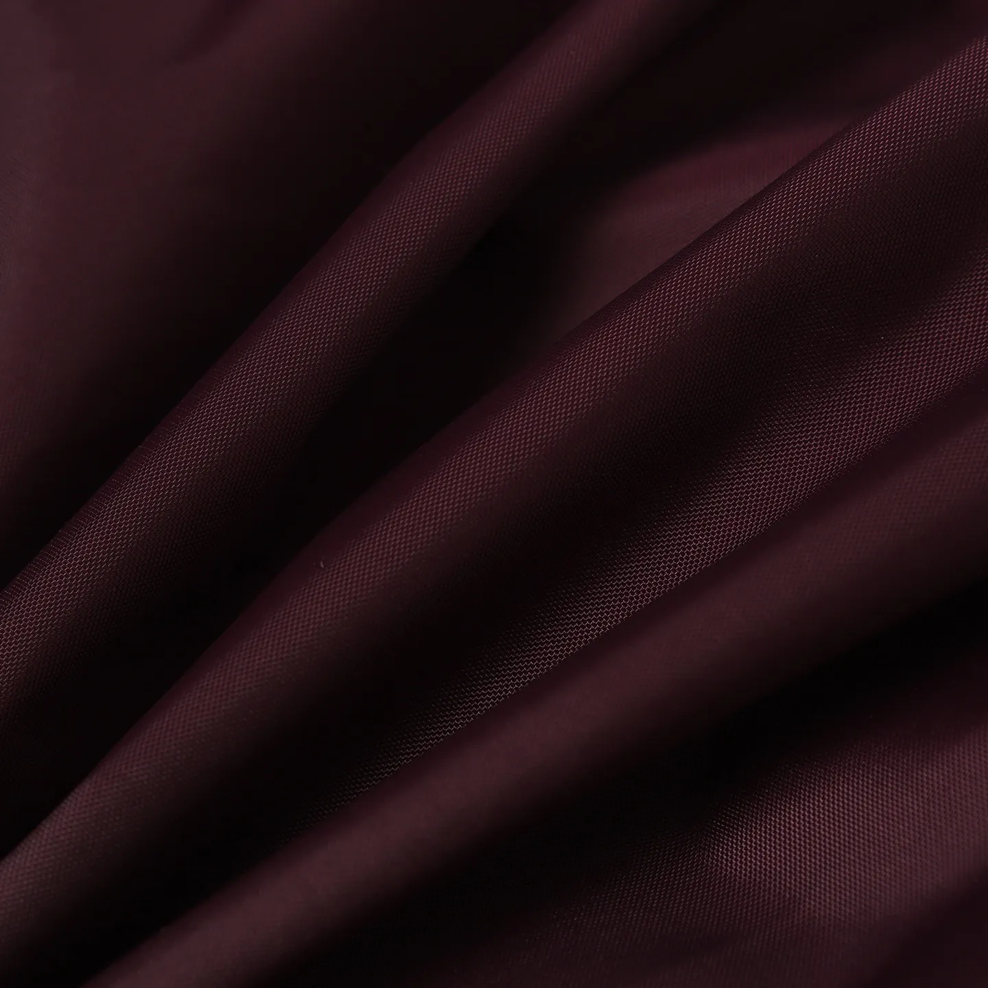 🅿️650 [Original quality] Balenciaga/Balenciaga patched bomber jacket. Customized dense-pore cold-pressed fiber nylon fabric and velvet cloud cotton sheet inside. Full texture. Thick and solid. Every inch contains heavy warmth. The warm light of burgundy purple is the main tone. It is flamboyant and restrained. The slightly dropped shoulder silhouette is flattering. The gold lion emblem patch is embellished on the chest, continuing the identity identification function of the badge. A silent statement when worn on the body. The lining and padding design highlights the wrapping effect and subtly combines the warmth of cotton clothing with the aesthetics of life. Leading the trend in the name of design. Process 1: Using imported machine embroidery technology. Using advanced computer control systems and precision mechanical components. Paris lion emblem patch embroidery operation with high precision and smooth and delicate lines. Process 2: Purely manual disassembly process after water. After completing the initial combination of the lining fabric and the cotton piece, the craftsman will make further adjustments and disassembly in the water. The lining fabric and the cotton piece can achieve a perfect combination, making the lining fabric and the cotton piece more closely combined, beautiful and neat. Process 3: Template machine bag opening. The preset template guides the position, shape and size of the bag opening. The accuracy ensures the quality of the bag opening effect. Accessories: Customized 1:1 Paris bronze alloy zipper. Customized 1:1 Paris leather pull tab. Customized 1:1 Paris nipple nails. Customized 1:1 Paris trademark. Version: Loose version. Size: XS/S/M