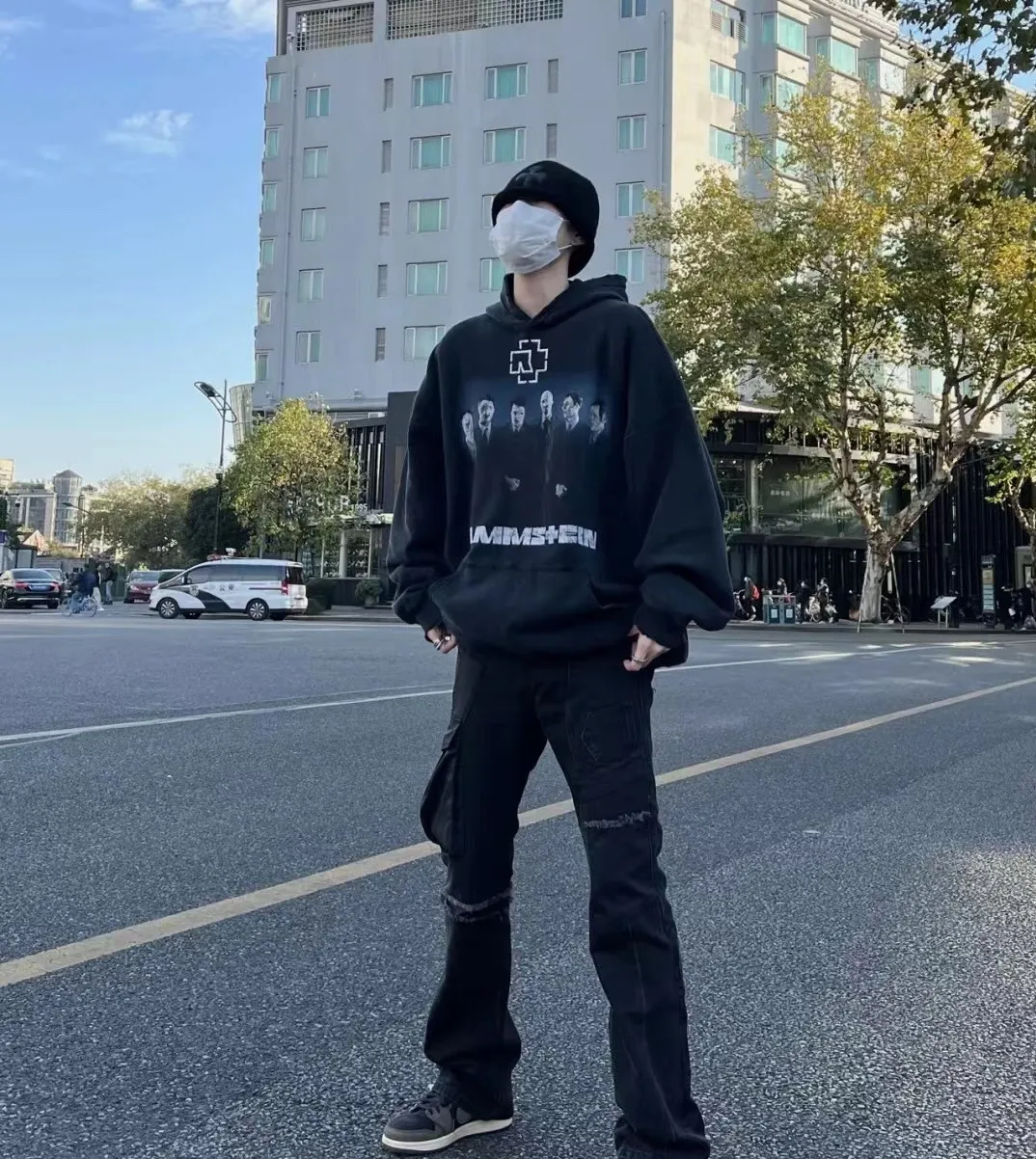 ♻️💯Reference model picture for the upper body❤️Spring and autumn top tested version Balenciaga SS21 German Rammstein band limited edition Balenciaga male and female couple star's same style pure cotton hoodie sweatshirt Custom-woven and dyed 550 grams of vulcanized black fabric The weight of the fabric after washing is up to 1kg /Imported Tajima embroidery The letters are clear /The fried sand process of ready-made clothes makes the fabric slightly white. The whole body positioning is broken. It is so trendy, contemporary, versatile and stylish! /Printing process: Kornit digital printing direct-injection white color is produced at the same time. There are few such machines and technologies in China! It will definitely not fall off. After being soaked in water at 70 degrees for 40 minutes, it did not fall off even after being rubbed with a hand! / The wash labels on the collar are all limited numbers [1-400 numbers] to ensure that each piece of clothing has a different number and is unique! / It takes a full month and a half from getting the sample to the finished product. You can imagine how difficult it is and our original intention. We never waver and must be authentic. Every piece of clothing is only shown to everyone after passing the inspection!  Quantity available, please take advantage of it! This is not just clothes, it is art and pursuit! In order to show the top tested version, the editor specially added a set of detailed supplementary pictures, all of which are original pictures without processing. OverSize version SIZE: XS-L P:530