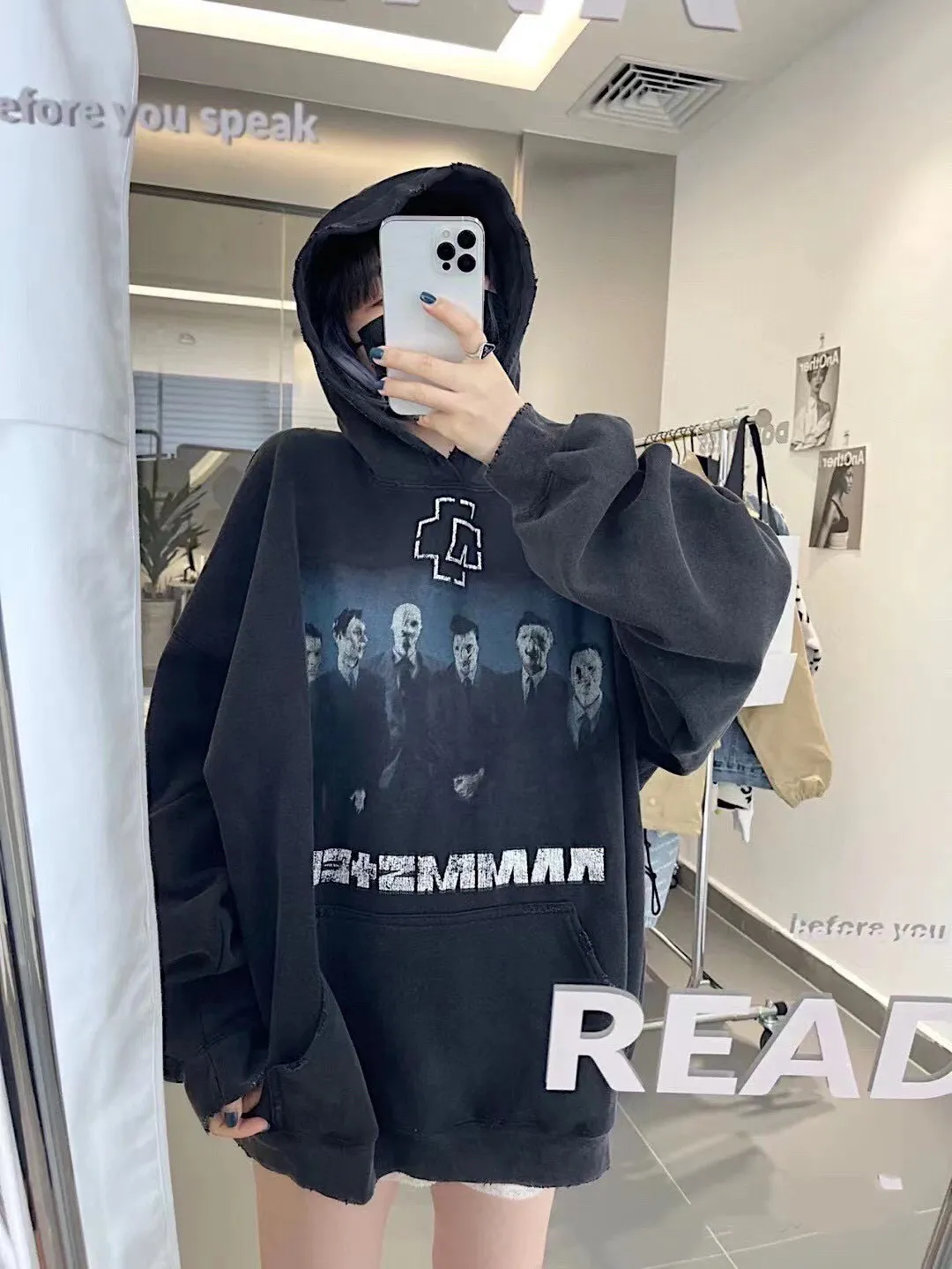 ♻️💯Reference model picture for the upper body❤️Spring and autumn top tested version Balenciaga SS21 German Rammstein band limited edition Balenciaga male and female couple star's same style pure cotton hoodie sweatshirt Custom-woven and dyed 550 grams of vulcanized black fabric The weight of the fabric after washing is up to 1kg /Imported Tajima embroidery The letters are clear /The fried sand process of ready-made clothes makes the fabric slightly white. The whole body positioning is broken. It is so trendy, contemporary, versatile and stylish! /Printing process: Kornit digital printing direct-injection white color is produced at the same time. There are few such machines and technologies in China! It will definitely not fall off. After being soaked in water at 70 degrees for 40 minutes, it did not fall off even after being rubbed with a hand! / The wash labels on the collar are all limited numbers [1-400 numbers] to ensure that each piece of clothing has a different number and is unique! / It takes a full month and a half from getting the sample to the finished product. You can imagine how difficult it is and our original intention. We never waver and must be authentic. Every piece of clothing is only shown to everyone after passing the inspection!  Quantity available, please take advantage of it! This is not just clothes, it is art and pursuit! In order to show the top tested version, the editor specially added a set of detailed supplementary pictures, all of which are original pictures without processing. OverSize version SIZE: XS-L P:530