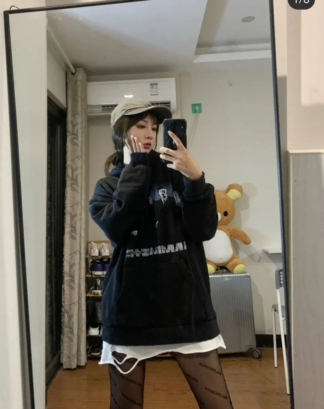 ♻️💯Reference model picture for the upper body❤️Spring and autumn top tested version Balenciaga SS21 German Rammstein band limited edition Balenciaga male and female couple star's same style pure cotton hoodie sweatshirt Custom-woven and dyed 550 grams of vulcanized black fabric The weight of the fabric after washing is up to 1kg /Imported Tajima embroidery The letters are clear /The fried sand process of ready-made clothes makes the fabric slightly white. The whole body positioning is broken. It is so trendy, contemporary, versatile and stylish! /Printing process: Kornit digital printing direct-injection white color is produced at the same time. There are few such machines and technologies in China! It will definitely not fall off. After being soaked in water at 70 degrees for 40 minutes, it did not fall off even after being rubbed with a hand! / The wash labels on the collar are all limited numbers [1-400 numbers] to ensure that each piece of clothing has a different number and is unique! / It takes a full month and a half from getting the sample to the finished product. You can imagine how difficult it is and our original intention. We never waver and must be authentic. Every piece of clothing is only shown to everyone after passing the inspection!  Quantity available, please take advantage of it! This is not just clothes, it is art and pursuit! In order to show the top tested version, the editor specially added a set of detailed supplementary pictures, all of which are original pictures without processing. OverSize version SIZE: XS-L P:530