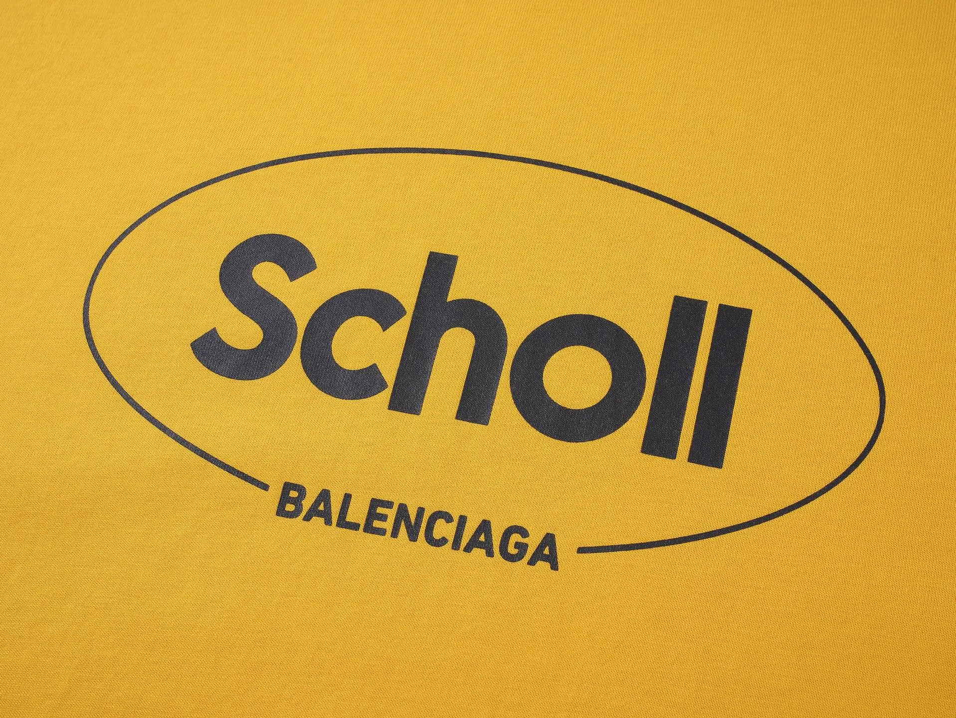 🅿️170 photos [Top version. Official website quality] BALENCI*GA/Paris. SS25 latest model, Paris co-branded Scholl printed short-sleeved T-shirt. Brick cabinet synchronization. Genuine product developed at the first time, welcome to compare! The fabric is made of Paris ZP custom-woven and dyed cotton double yarn. Weighing 260 grams, the cloth surface is clean. The cloth pattern is clear, soft and comfortable. The threads are dyed with no color difference. The printing uses environmentally friendly imported rubber paddles. The letters are clear and the effect is three-dimensional. The version adopts OS loose shoulder design. Same style for men and women. Code: BL253688 Color: black, yellow Size: XS S M L