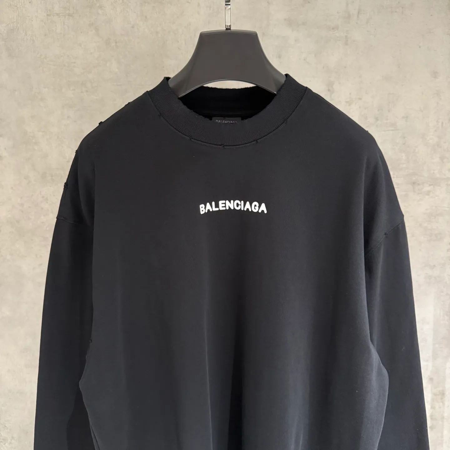 🅿️350 [Strict quality control] Balenciaga 25ss three-dimensional foam printed short-sleeved T-shirt. The fabric is made of 420g pure cotton fabric with Salona thread. The pattern uses three-dimensional foam printing technology to perfectly present the original version. Ready-to-wear printing after washing. Full body positioning and frayed detail processing. Customized hardware. Thread. Accessories. Matching. Same style for men and women. Black, white and gray 3 colors. Code number: M-2xl.