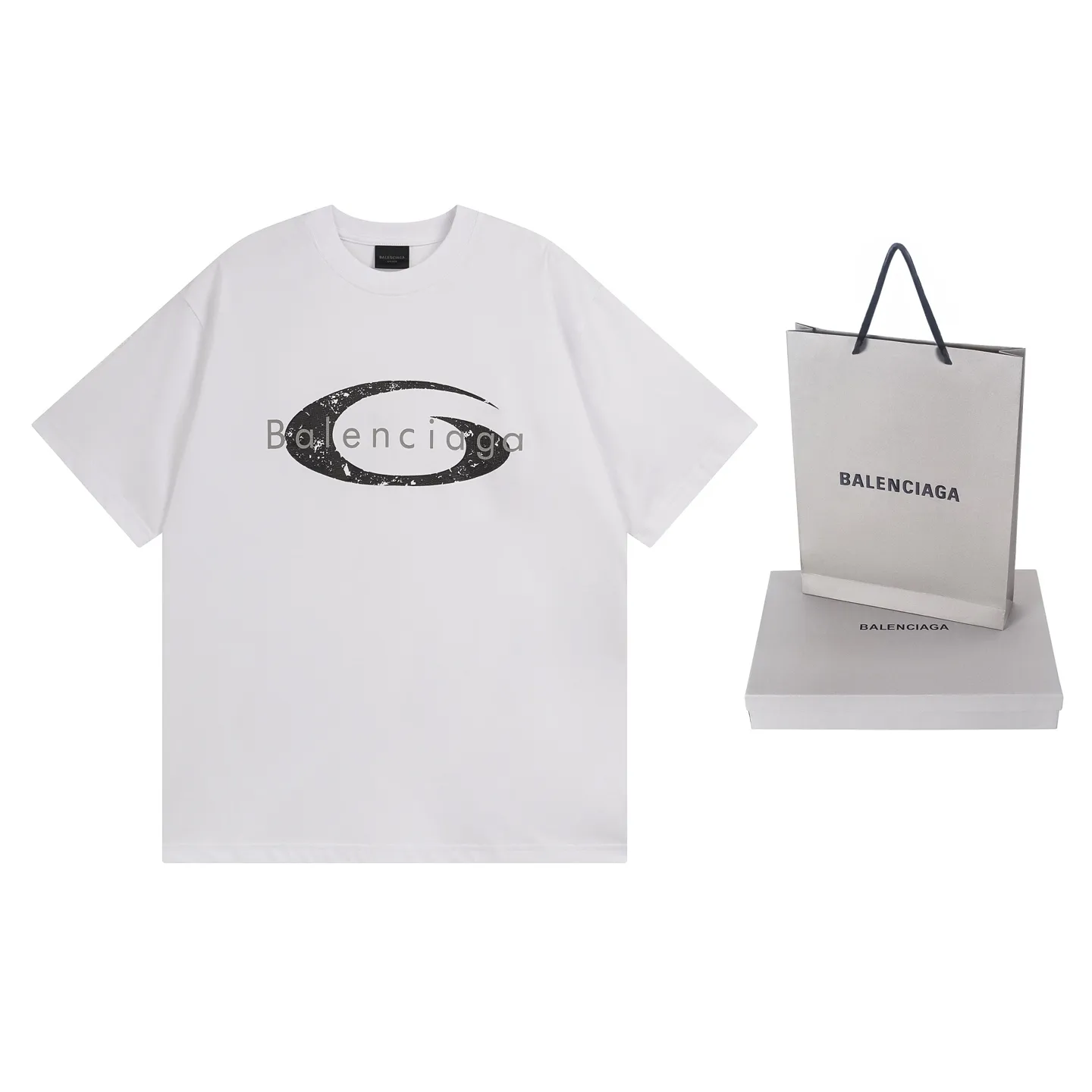 🅿️180 real photos [Top version. Official website quality] BALENCI*GA/Paris.SS25 latest model, Paris micro-label classic LOGO art cracked print short-sleeved T-shirt. Brick cabinet synchronization. Genuine product development at the first time, happy to print and compare! The fabric is made of Paris ZP custom-woven and dyed cotton double yarn. Weighing 260 grams, the cloth surface is clean. The cloth pattern is clear, soft and comfortable. The threads are dyed with no color difference. The printing uses environmentally friendly imported crack printing materials. The letters are clear and the effect is three-dimensional. The version adopts OS loose shoulder design. Same style for men and women. Code: BL253673 Color: black, white Size: XS S M L