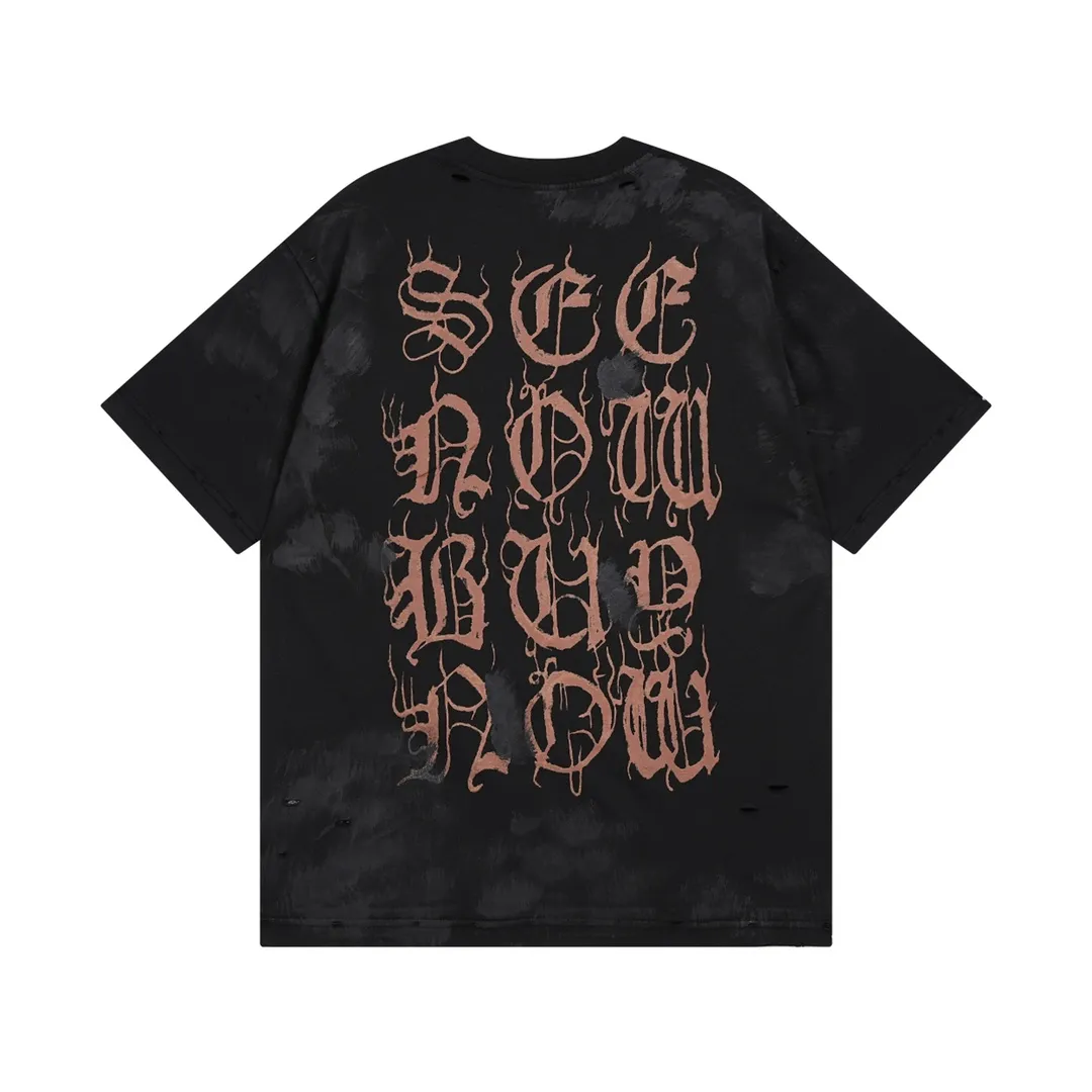 🅿️206 Detailed Picture [Top version. Official website quality] BALENCI*GA/Paris. 2024 latest Sanskrit letters LOGO hand-painted worn distressed short-sleeved T-shirt. Brick cabinet synchronization. ⚠️Difference in market currency. YB development. Color system is black and blue. Worn. Hand-painted consistent with ZP,‼ ️The fabric is made of Paris ZP custom-woven and dyed 100% double yarn compact cotton. The weight is 260 grams. The cloth surface is clean. The cloth pattern is clear, soft and comfortable. The threads are dyed with no color difference. Ready-made garments are hand-painted, worn, and distressed, with heavy craftsmanship. Comparisons welcome. The version adopts OS loose shoulder style. Same style for men and women. Code: BL223203 Color: black blue. red Size: XS to L