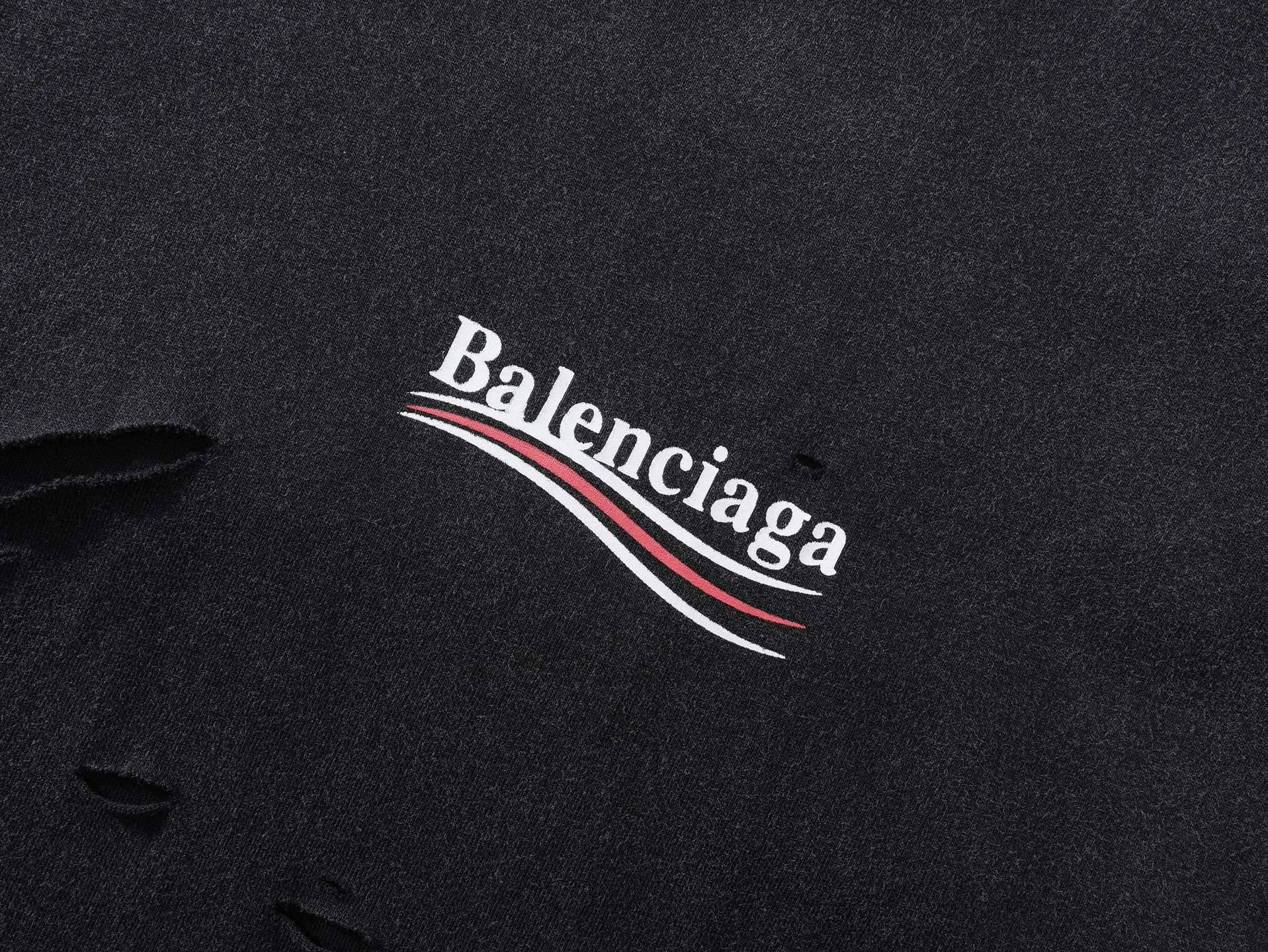 🅿️270 real photos [Top version. Official website quality] BALENCI*GA/Paris BALENCI*GA#25 new style, Coke letters classic LOGO printed on the chest and back, washed and worn two-piece long-sleeved T-shirt. Brick cabinet synchronization. Note! ️This model is a two-piece set. Wash water super heavy process. Welcome to compare. The fabric is made of Paris ZP custom-woven and dyed 100% cotton double-yarn compact cotton. The weight is 260 grams. The cloth surface is clean. The cloth pattern is clear. It is soft and comfortable. It has good color fastness and is not easy to change color. The threads are woven and dyed with no color difference. The printing uses imported environmentally friendly materials and the letters are three-dimensional. Comparisons welcome. Restore brick cabinet. The version adopts OS loose shoulder version. Same style for men and women. Code: BL255082 Color: washed black Size: XS S M L