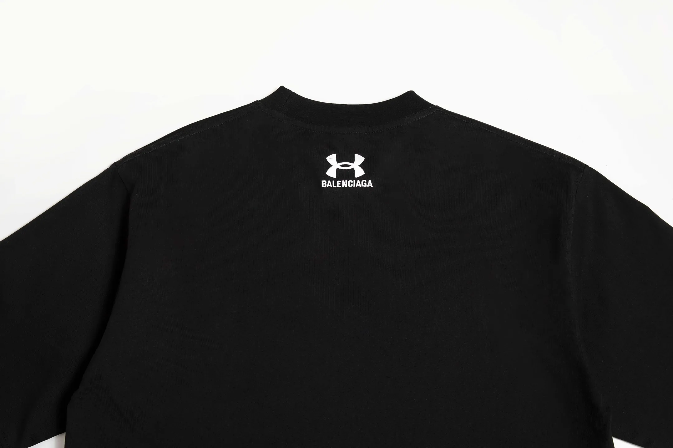 🅿️170 9158# Detailed picture Top version [[BALENCIA*GA] official website quality New Paris co-branded UnderArmour front and rear embroidered short-sleeved T-shirt OS version Loose dropped shoulders Unisex Fabric: 260g 100% cotton double yarn Process: Front and back embroidery Garment washing Shape solid Color: Black Red Size: XS S M L